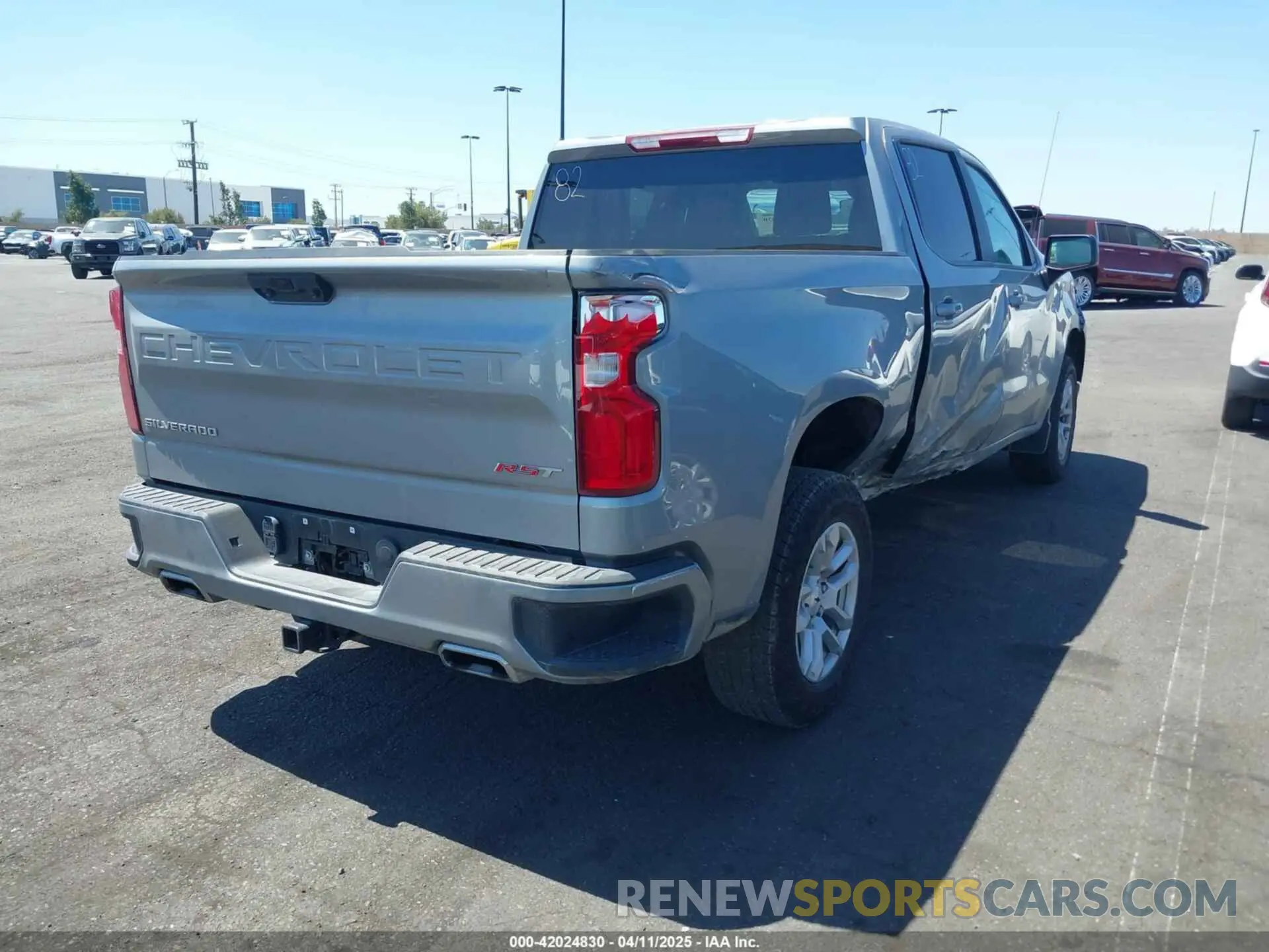 4 Photograph of a damaged car 2GCUDEED8P1136793 CHEVROLET SILVERADO 1500 2023