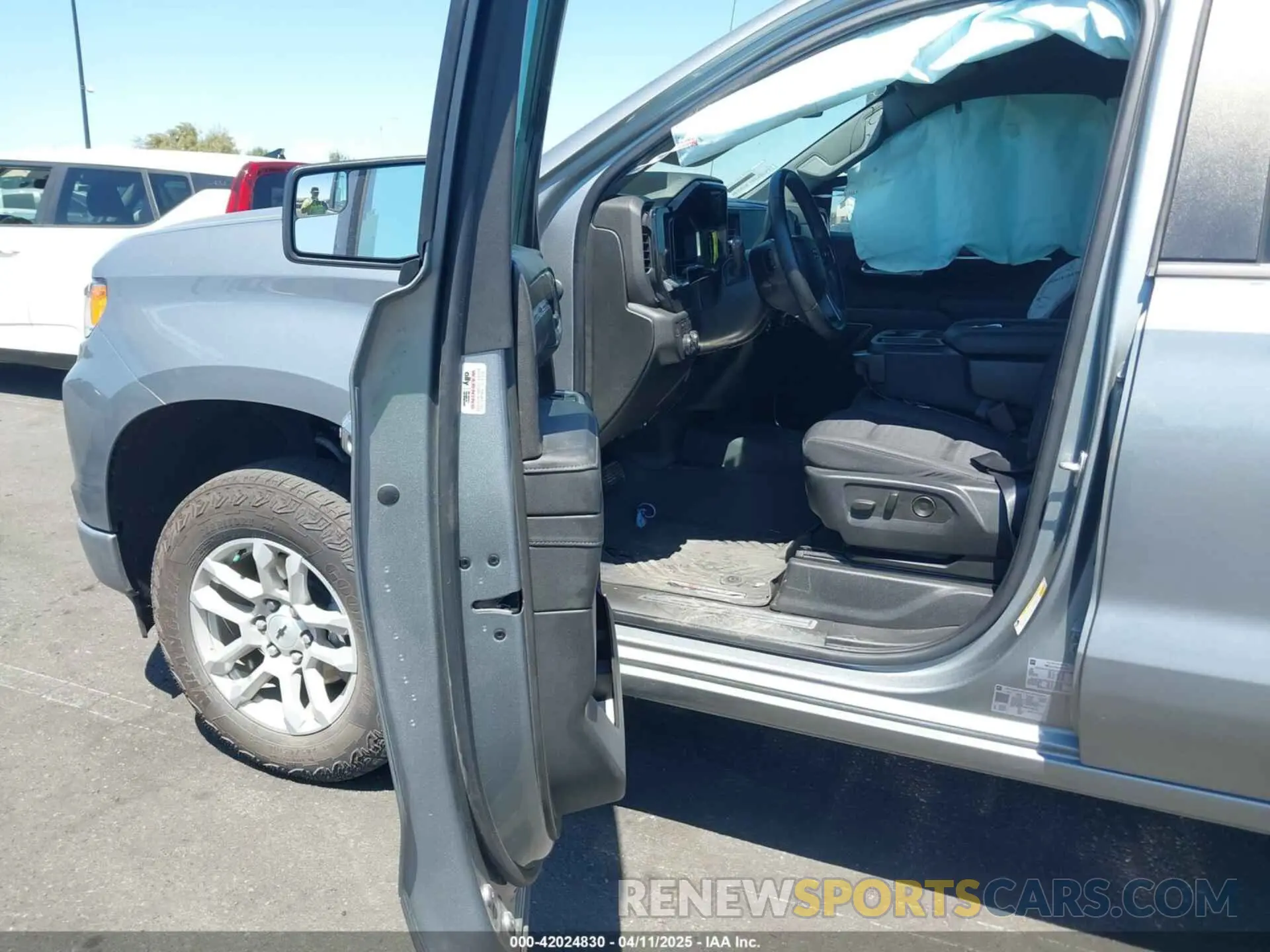 5 Photograph of a damaged car 2GCUDEED8P1136793 CHEVROLET SILVERADO 1500 2023