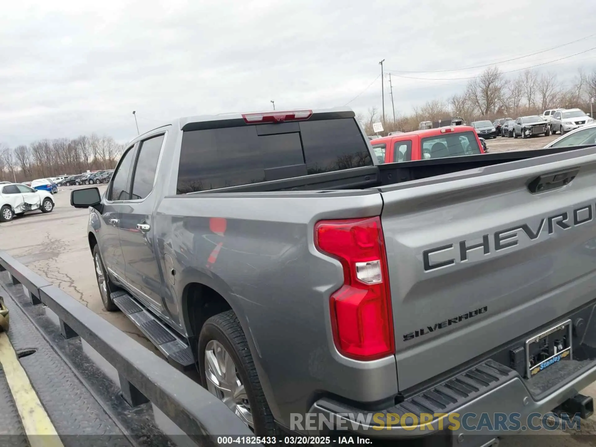 14 Photograph of a damaged car 2GCUDJED4P1138517 CHEVROLET SILVERADO 1500 2023