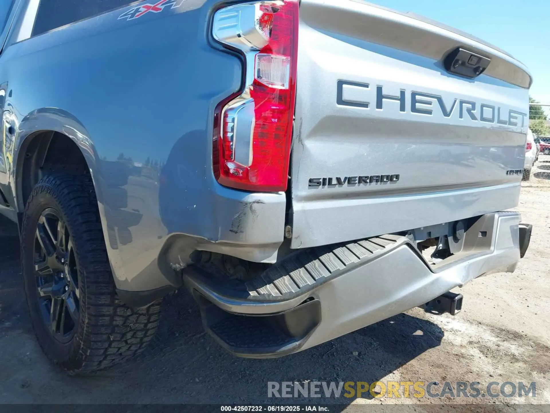 18 Photograph of a damaged car 3GCPDBEK5PG188738 CHEVROLET SILVERADO 1500 2023