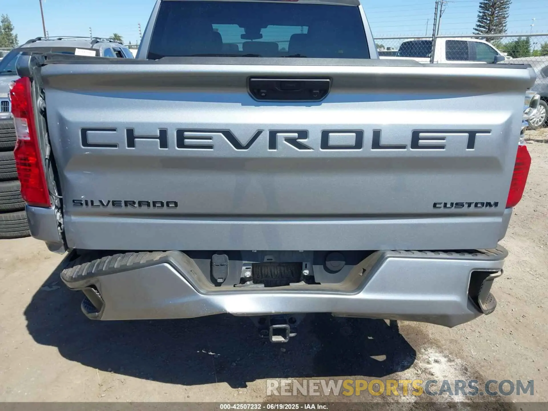 19 Photograph of a damaged car 3GCPDBEK5PG188738 CHEVROLET SILVERADO 1500 2023