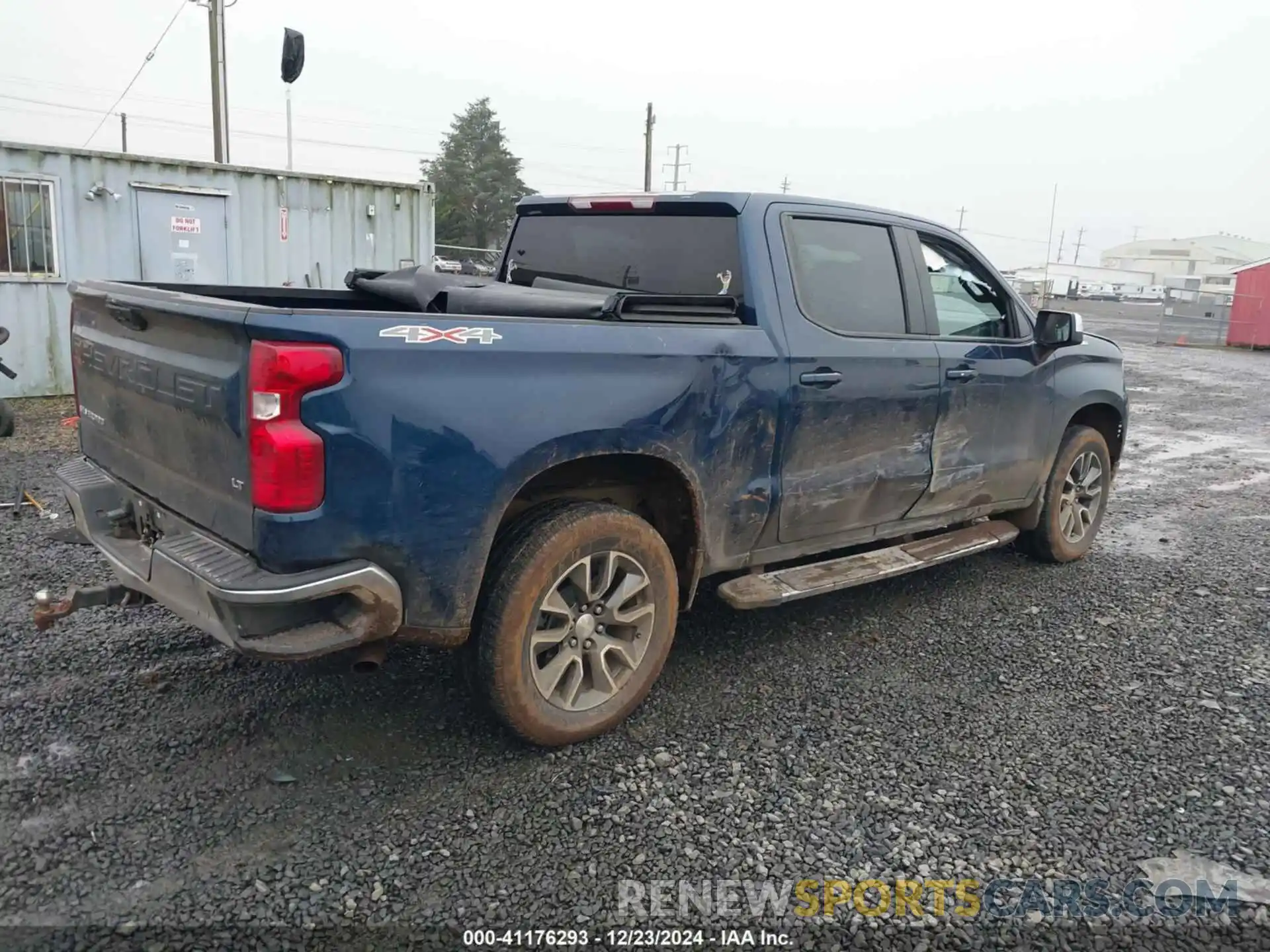 4 Photograph of a damaged car 3GCUDDE82PG127897 CHEVROLET SILVERADO 1500 2023