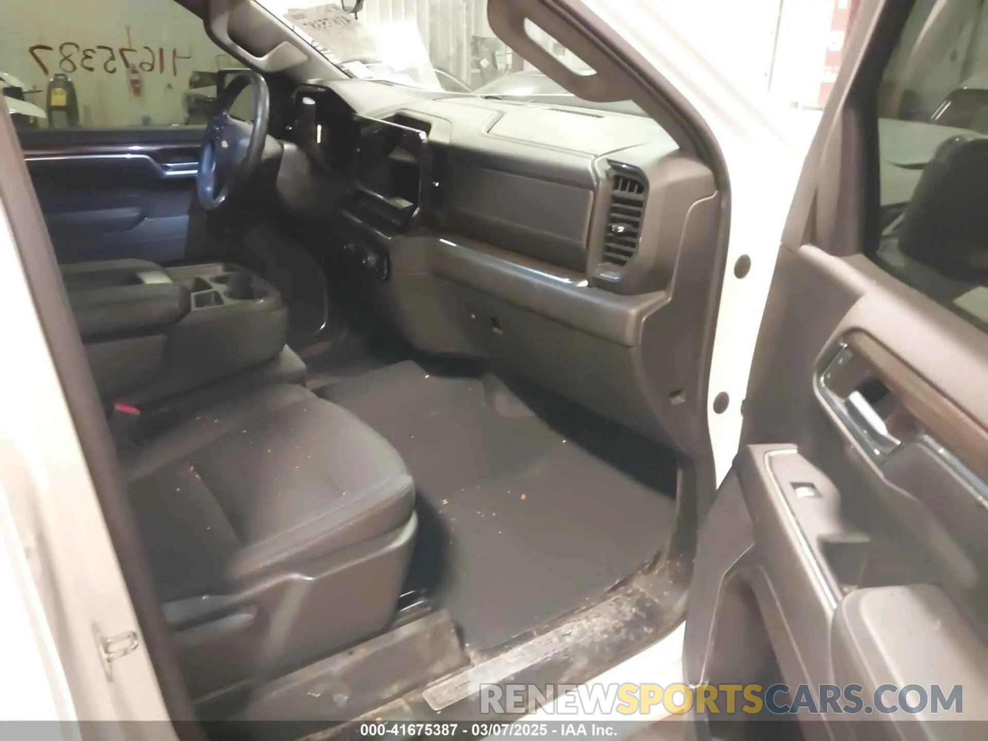 5 Photograph of a damaged car 3GCUDDE85PG128770 CHEVROLET SILVERADO 1500 2023