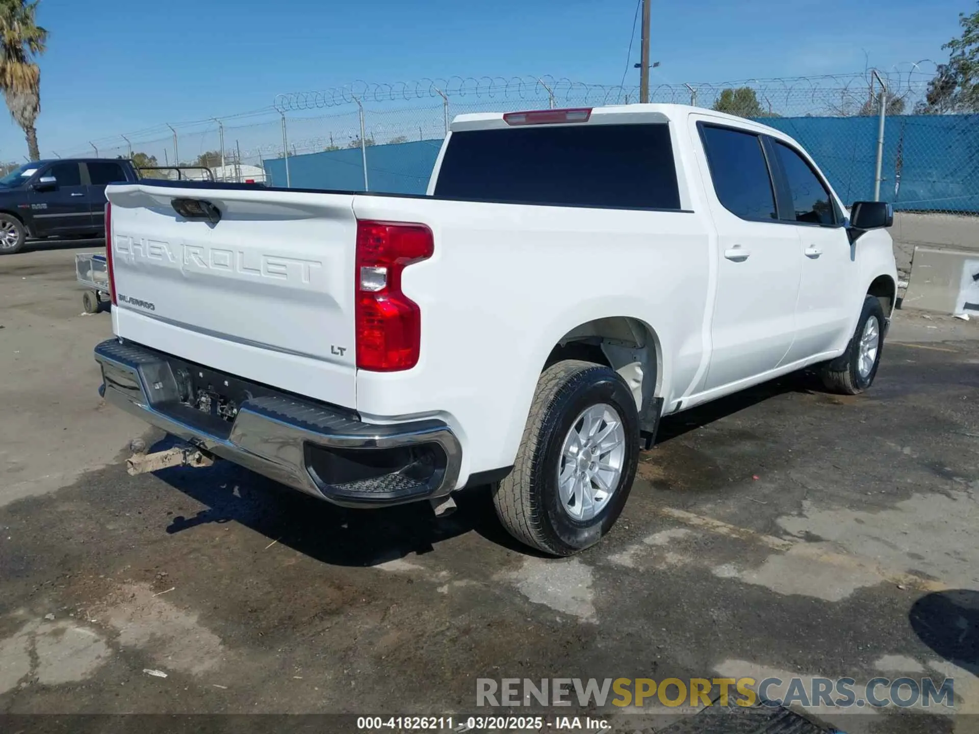 4 Photograph of a damaged car 3GCUDDE85PG362293 CHEVROLET SILVERADO 1500 2023