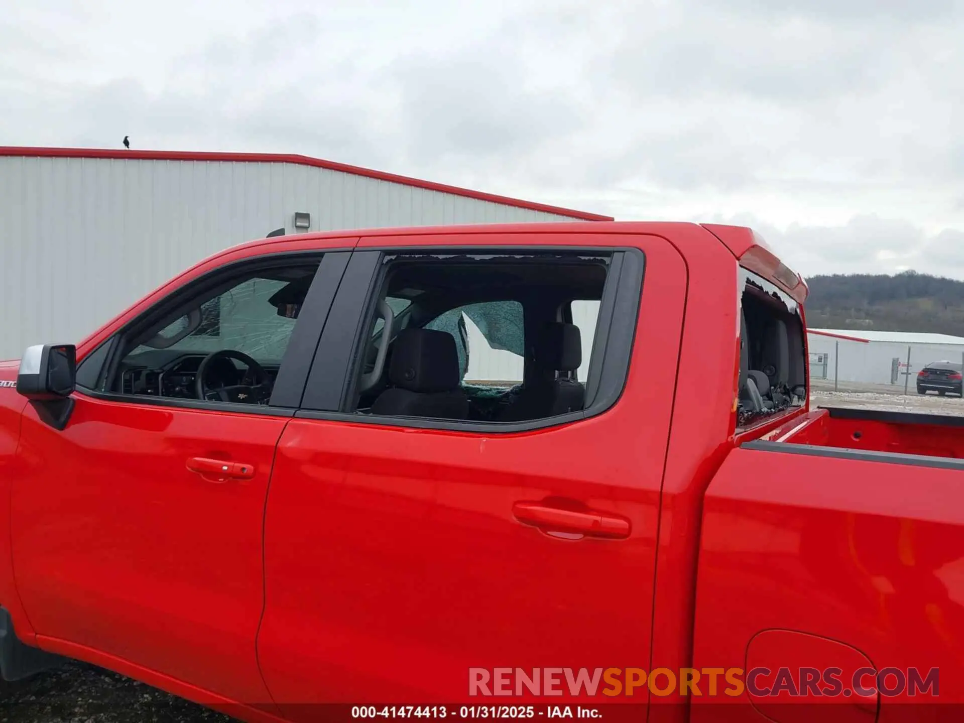 17 Photograph of a damaged car 3GCUDDED4PG258486 CHEVROLET SILVERADO 1500 2023