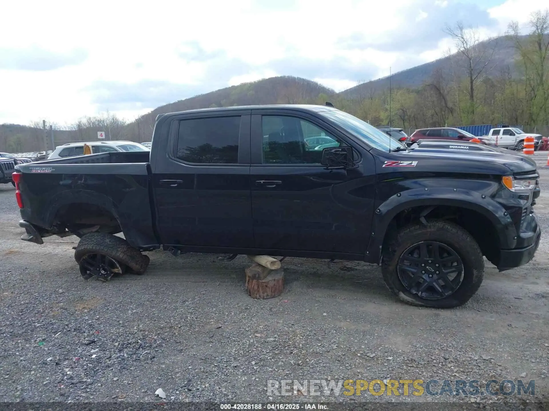 13 Photograph of a damaged car 3GCUDFE89PG270678 CHEVROLET SILVERADO 1500 2023