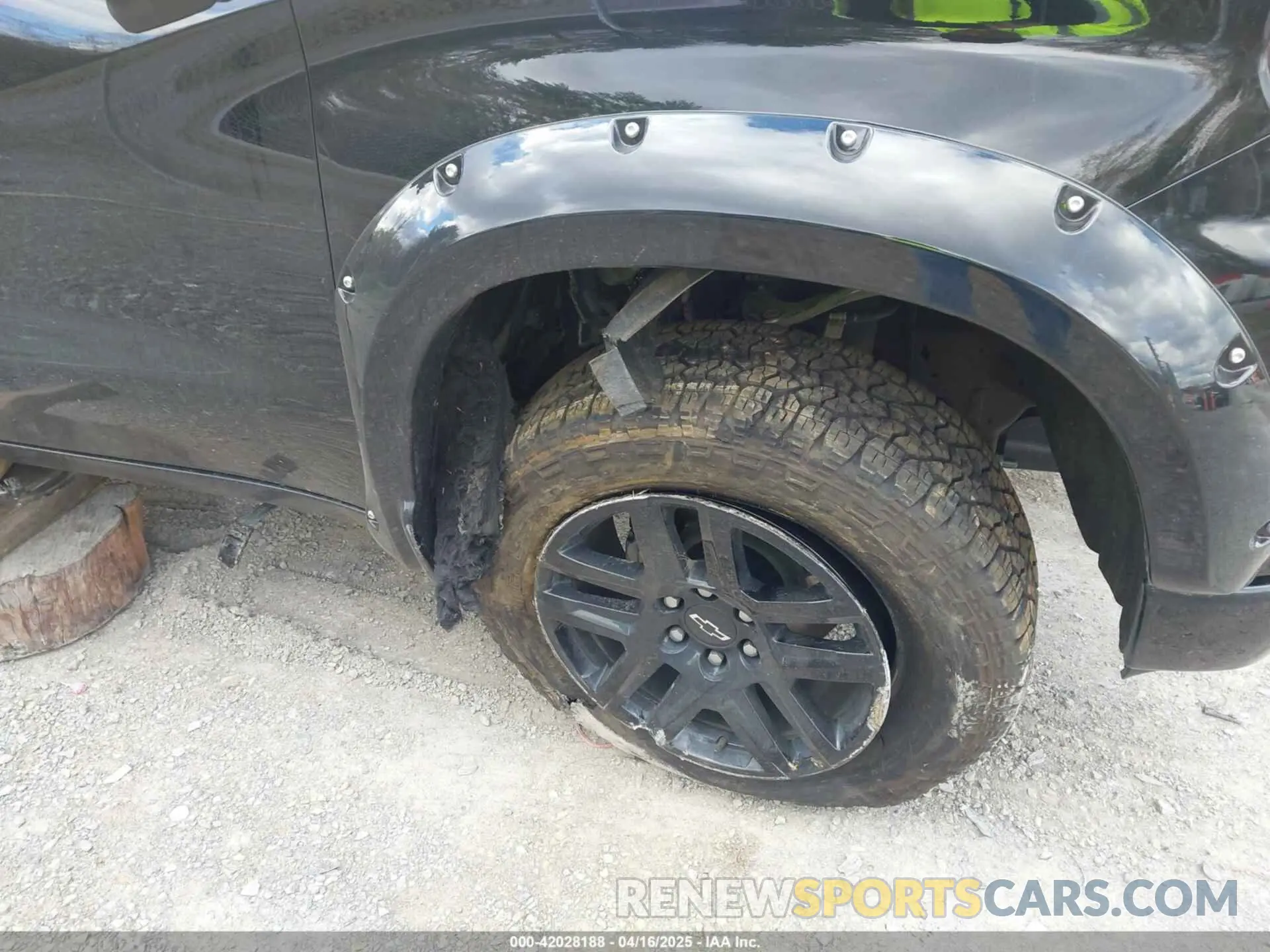 17 Photograph of a damaged car 3GCUDFE89PG270678 CHEVROLET SILVERADO 1500 2023