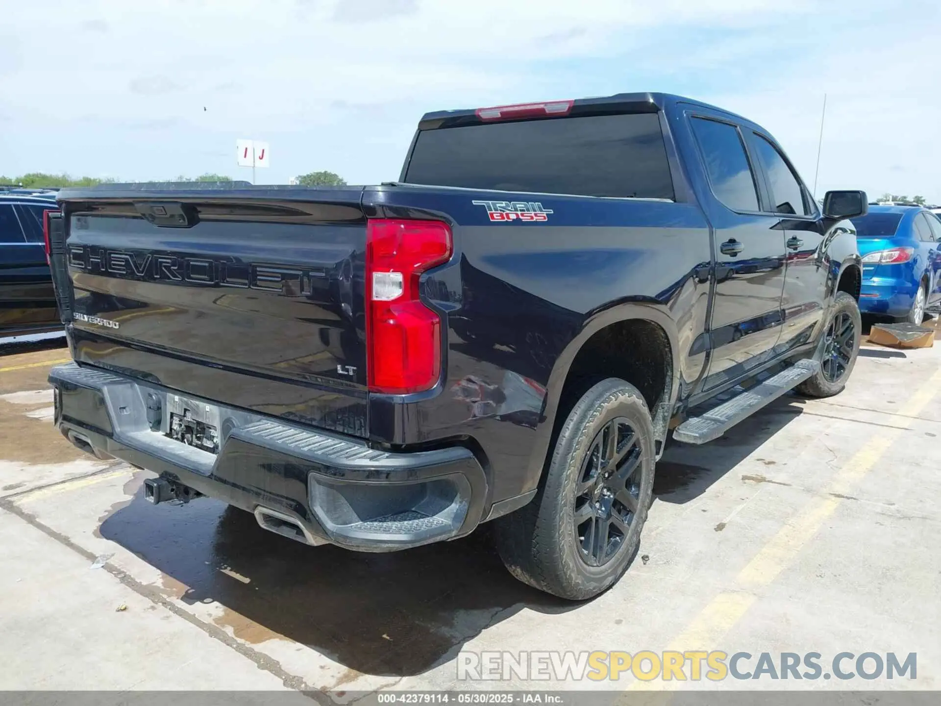 4 Photograph of a damaged car 3GCUDFED3PG196963 CHEVROLET SILVERADO 1500 2023