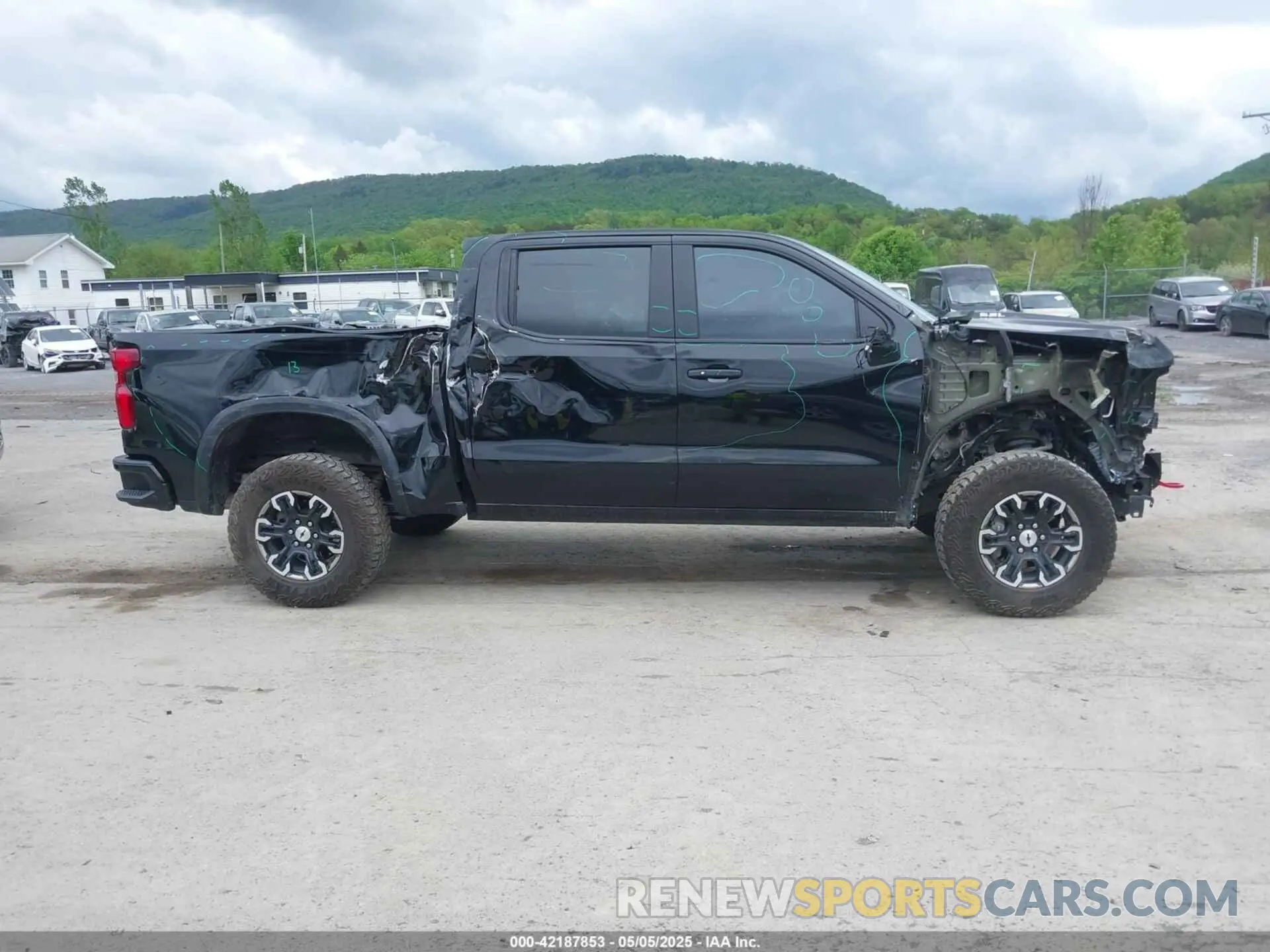 14 Photograph of a damaged car 3GCUDHEL0PG130793 CHEVROLET SILVERADO 1500 2023