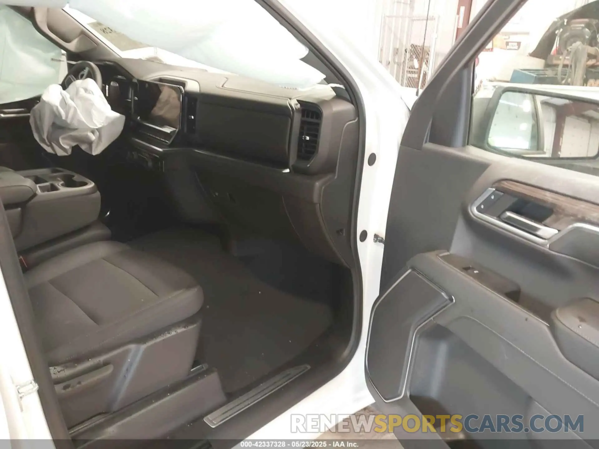 5 Photograph of a damaged car 1GCRDKEK9RZ391787 CHEVROLET SILVERADO 1500 2024