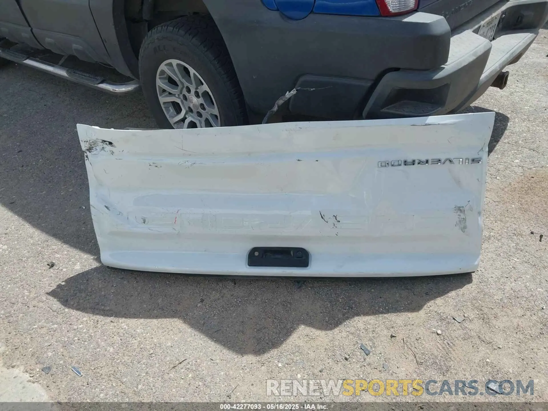 12 Photograph of a damaged car 1GCUDAED9RZ298094 CHEVROLET SILVERADO 1500 2024