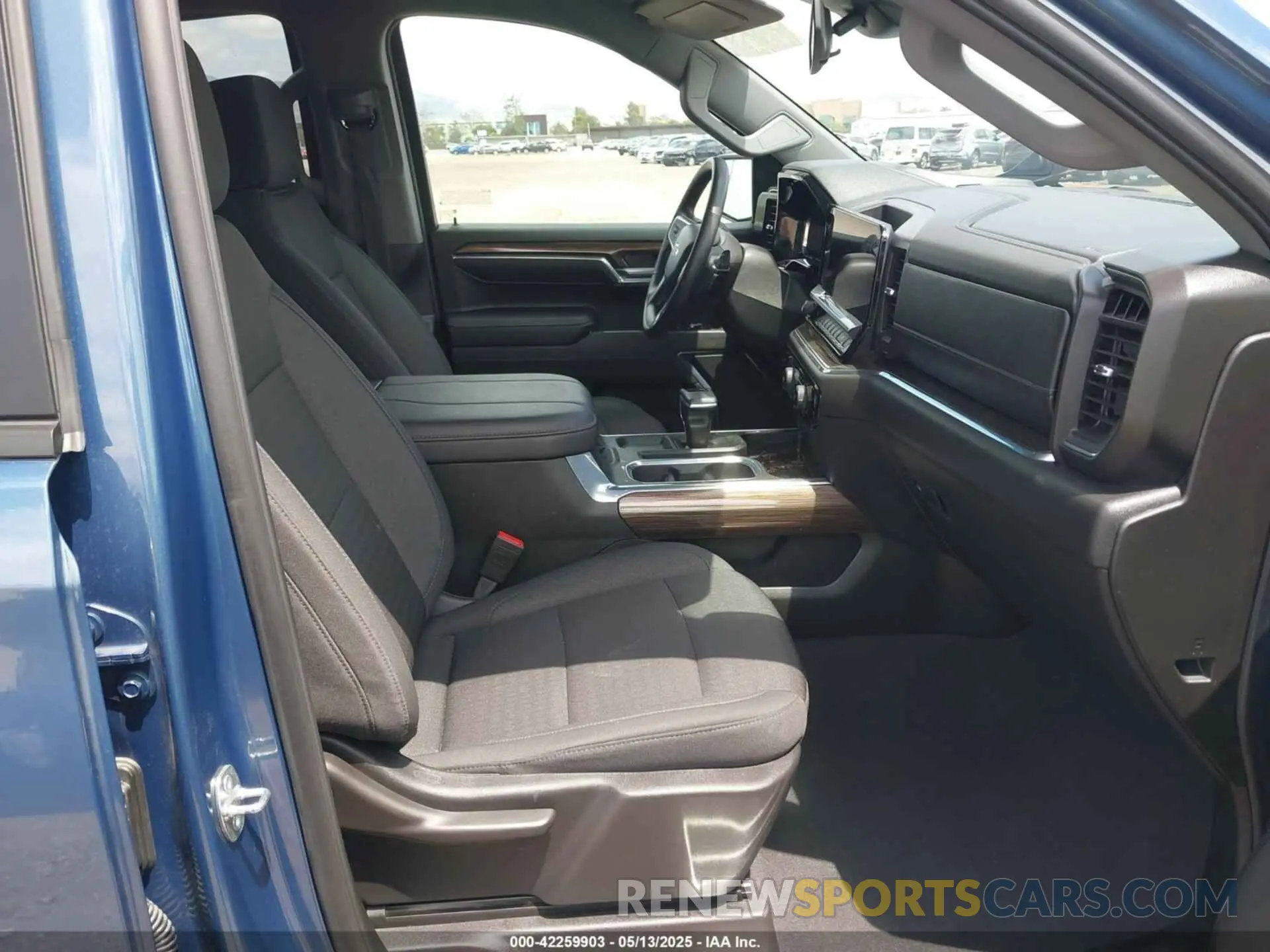 5 Photograph of a damaged car 1GCUDDE89RZ299931 CHEVROLET SILVERADO 1500 2024