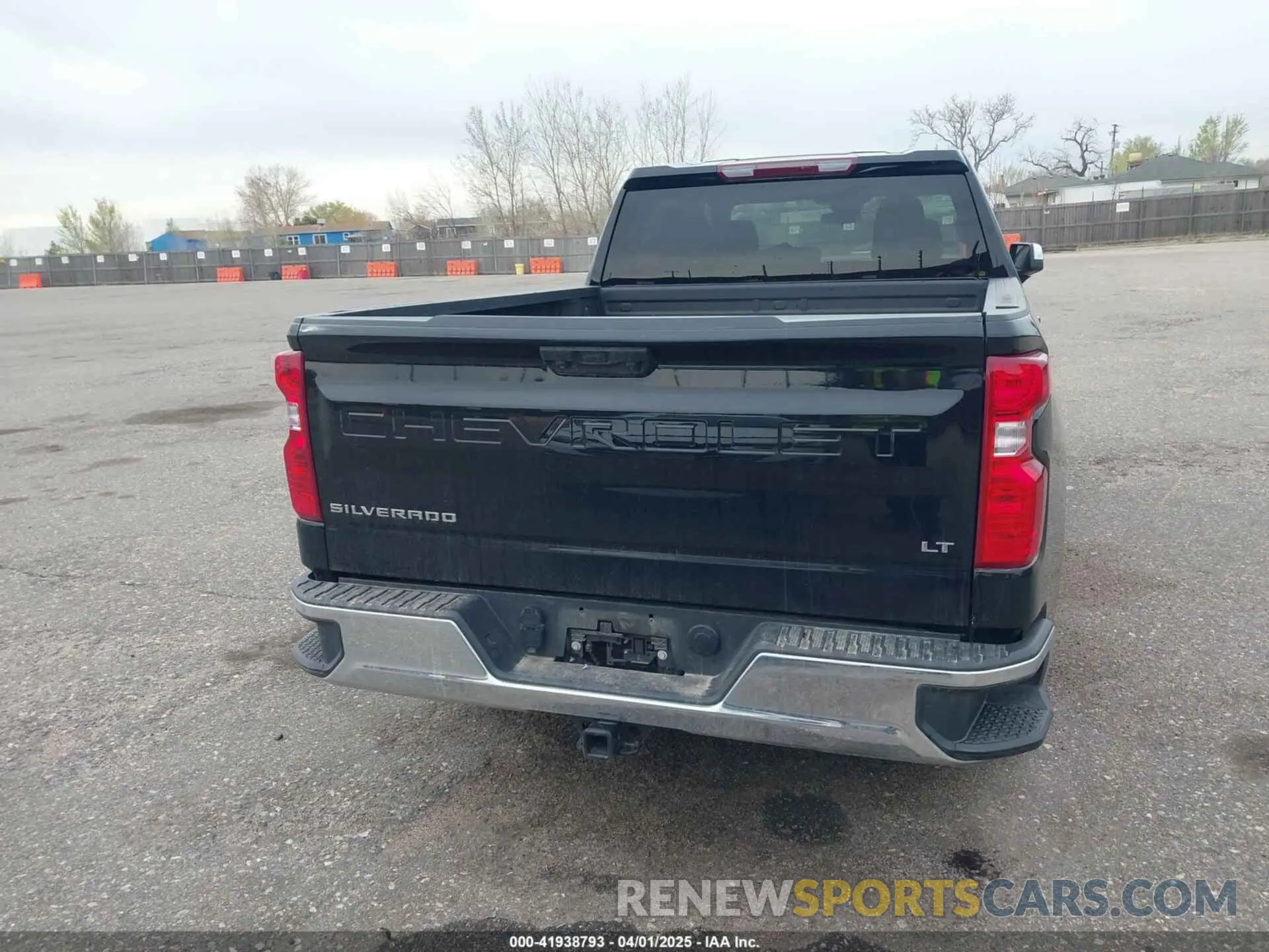 17 Photograph of a damaged car 1GCUDDED0RZ211927 CHEVROLET SILVERADO 1500 2024