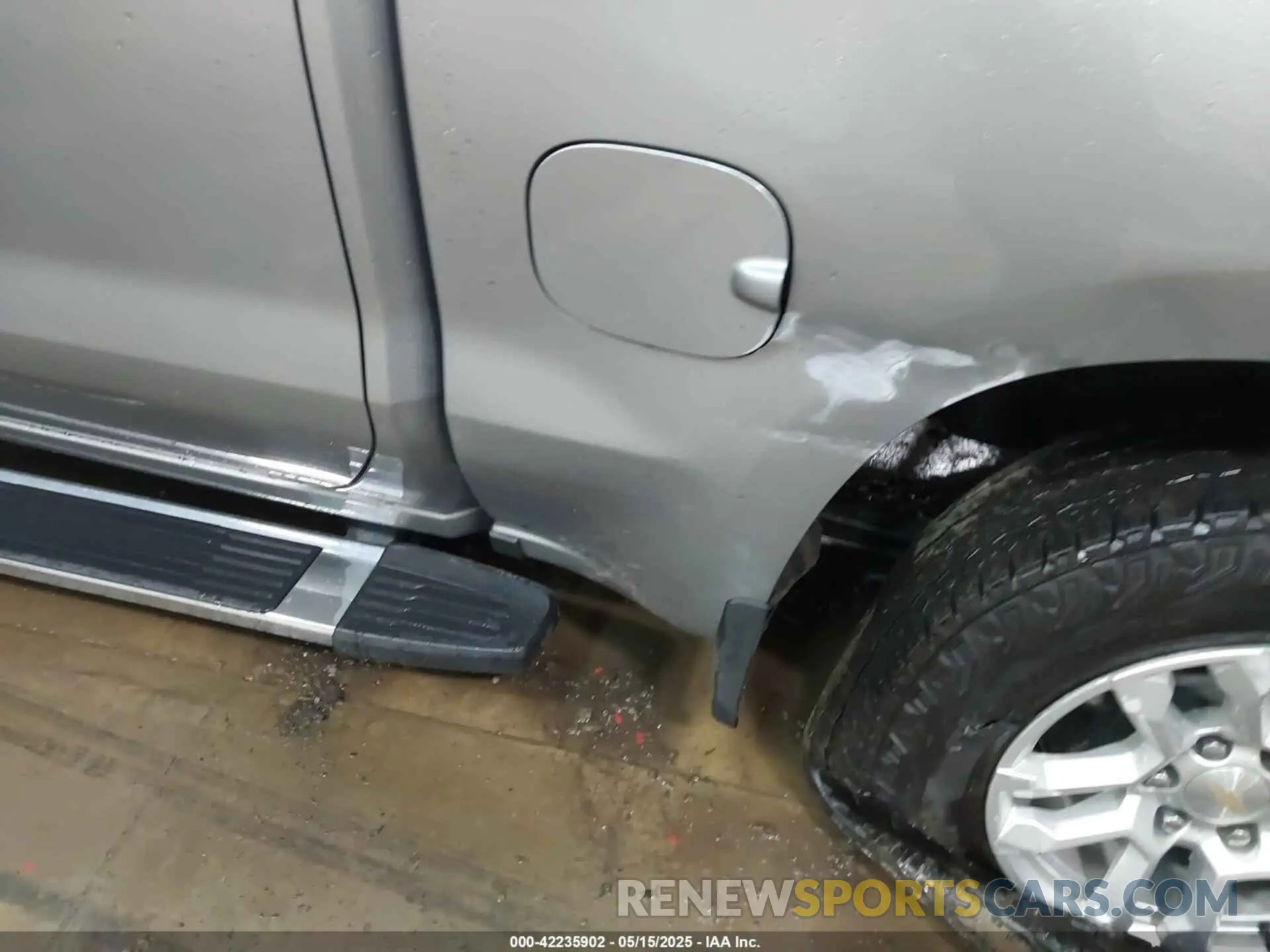18 Photograph of a damaged car 1GCUDDED3RZ112731 CHEVROLET SILVERADO 1500 2024