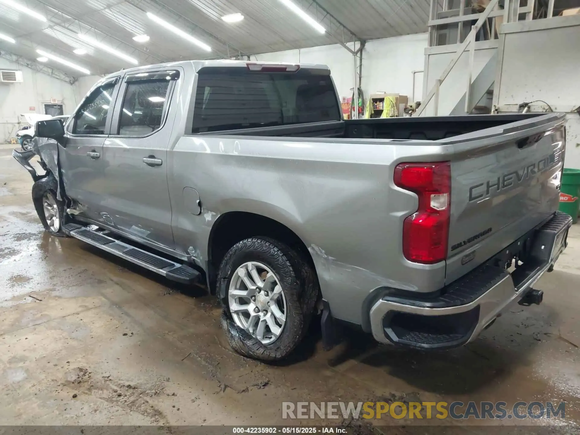 3 Photograph of a damaged car 1GCUDDED3RZ112731 CHEVROLET SILVERADO 1500 2024