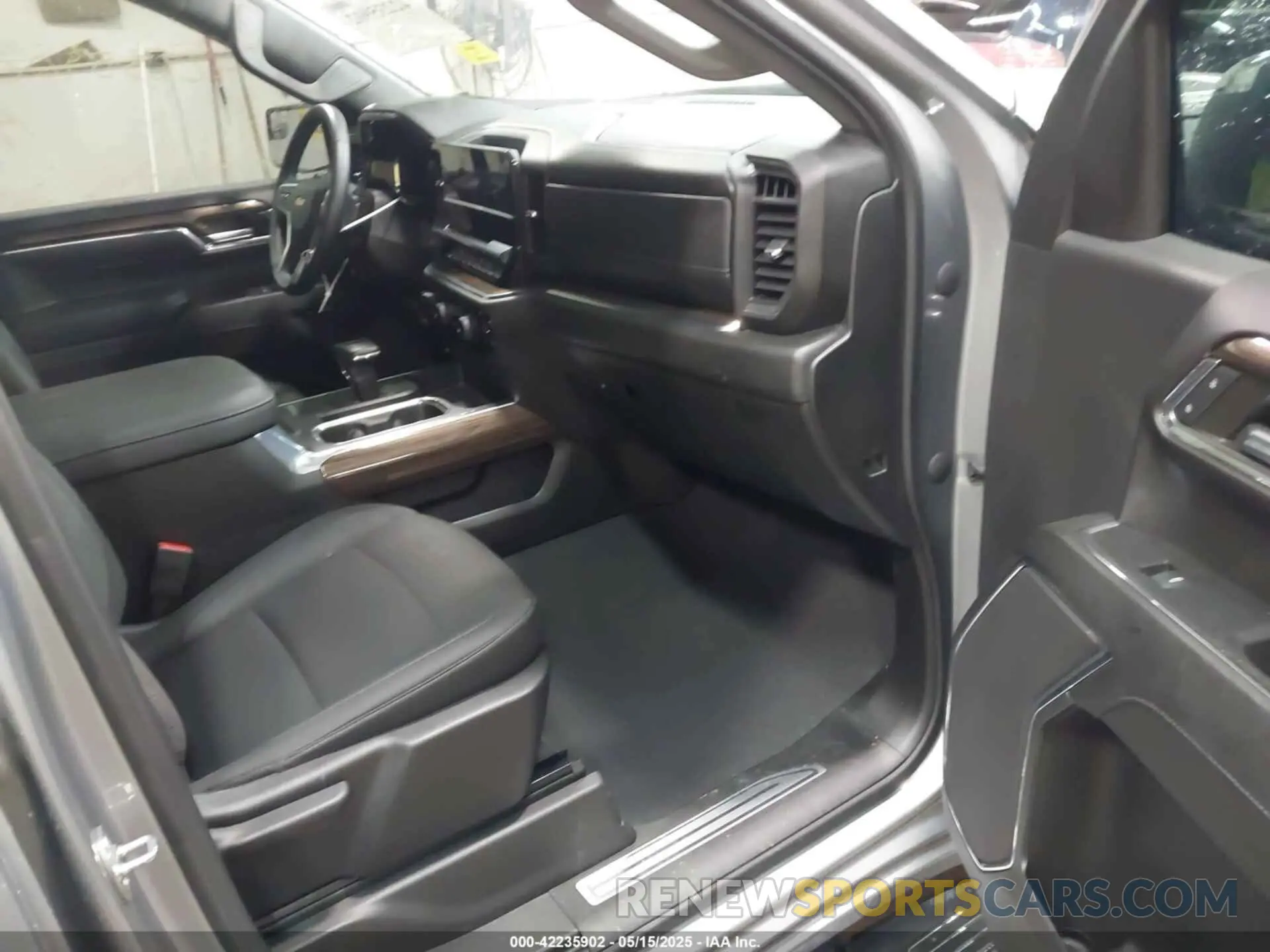 5 Photograph of a damaged car 1GCUDDED3RZ112731 CHEVROLET SILVERADO 1500 2024
