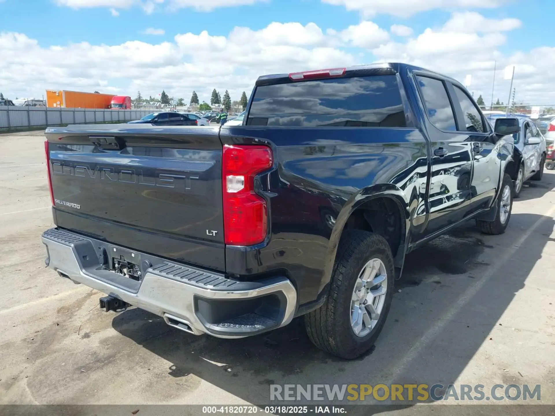4 Photograph of a damaged car 1GCUDDED4RZ259382 CHEVROLET SILVERADO 1500 2024