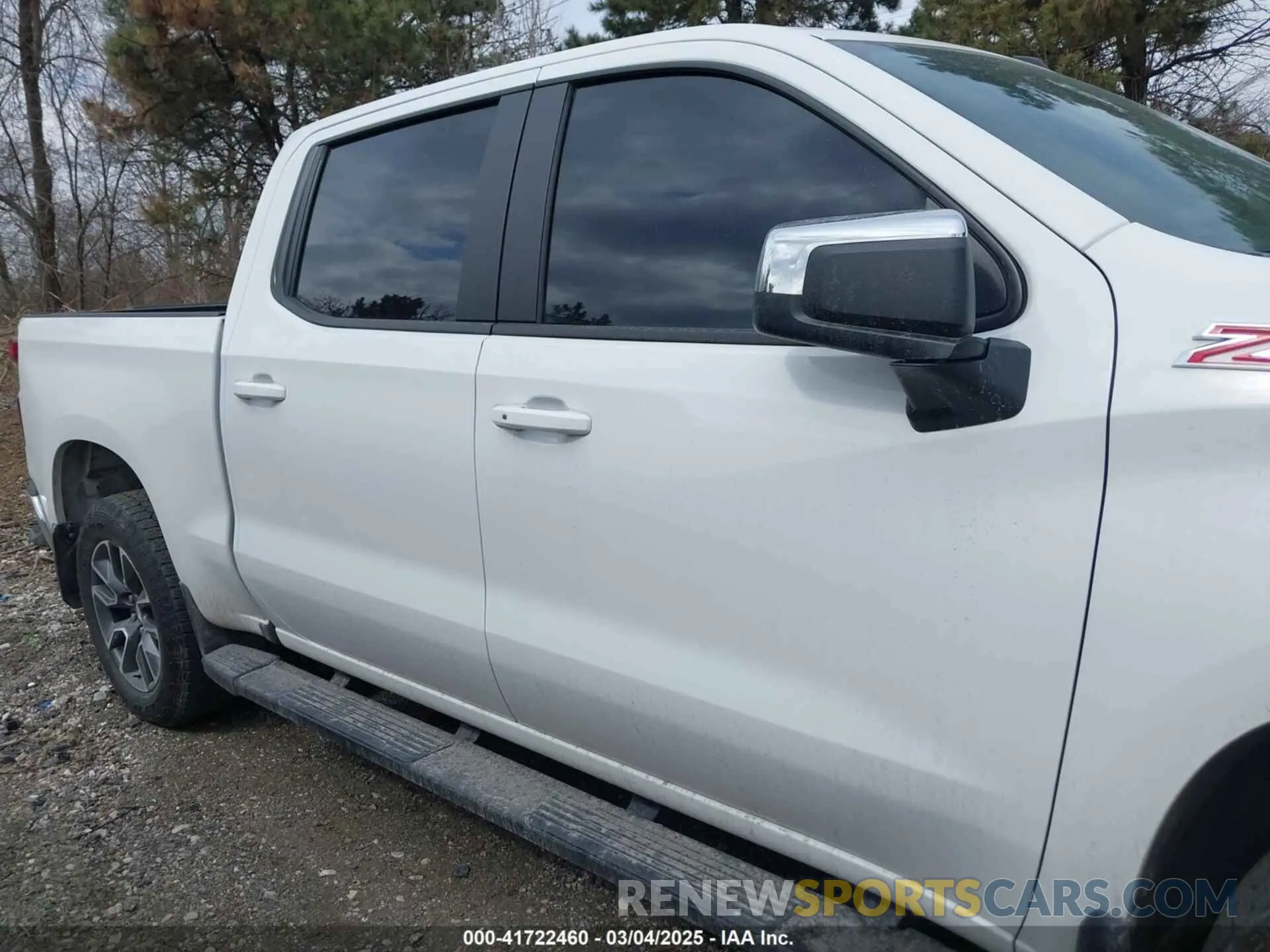 14 Photograph of a damaged car 1GCUDDED5RZ199810 CHEVROLET SILVERADO 1500 2024