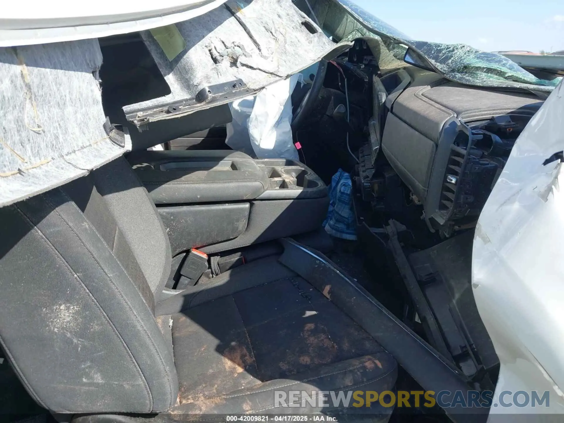 5 Photograph of a damaged car 1GCUDDED5RZ303647 CHEVROLET SILVERADO 1500 2024