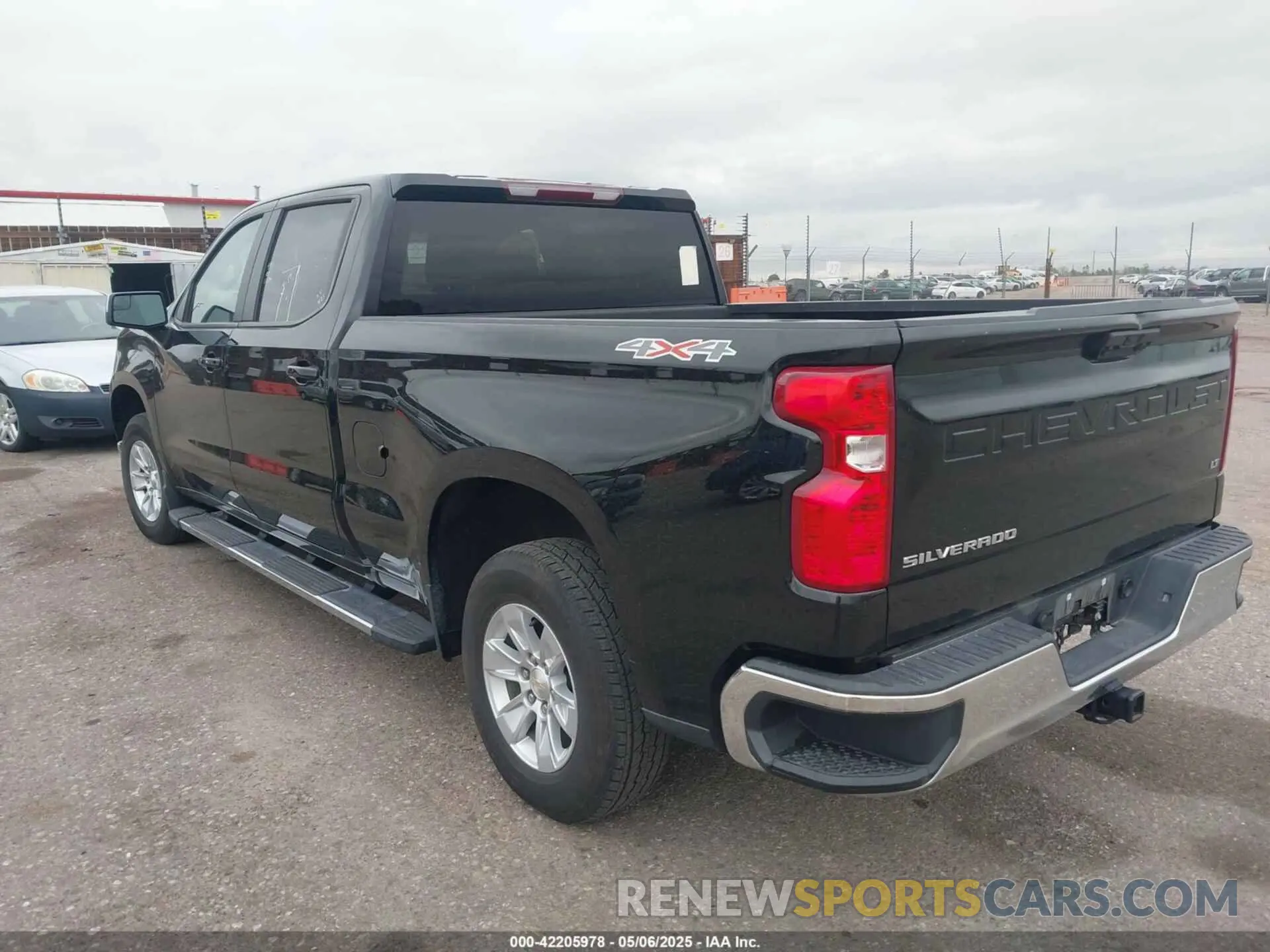 3 Photograph of a damaged car 1GCUDDED7RZ175394 CHEVROLET SILVERADO 1500 2024