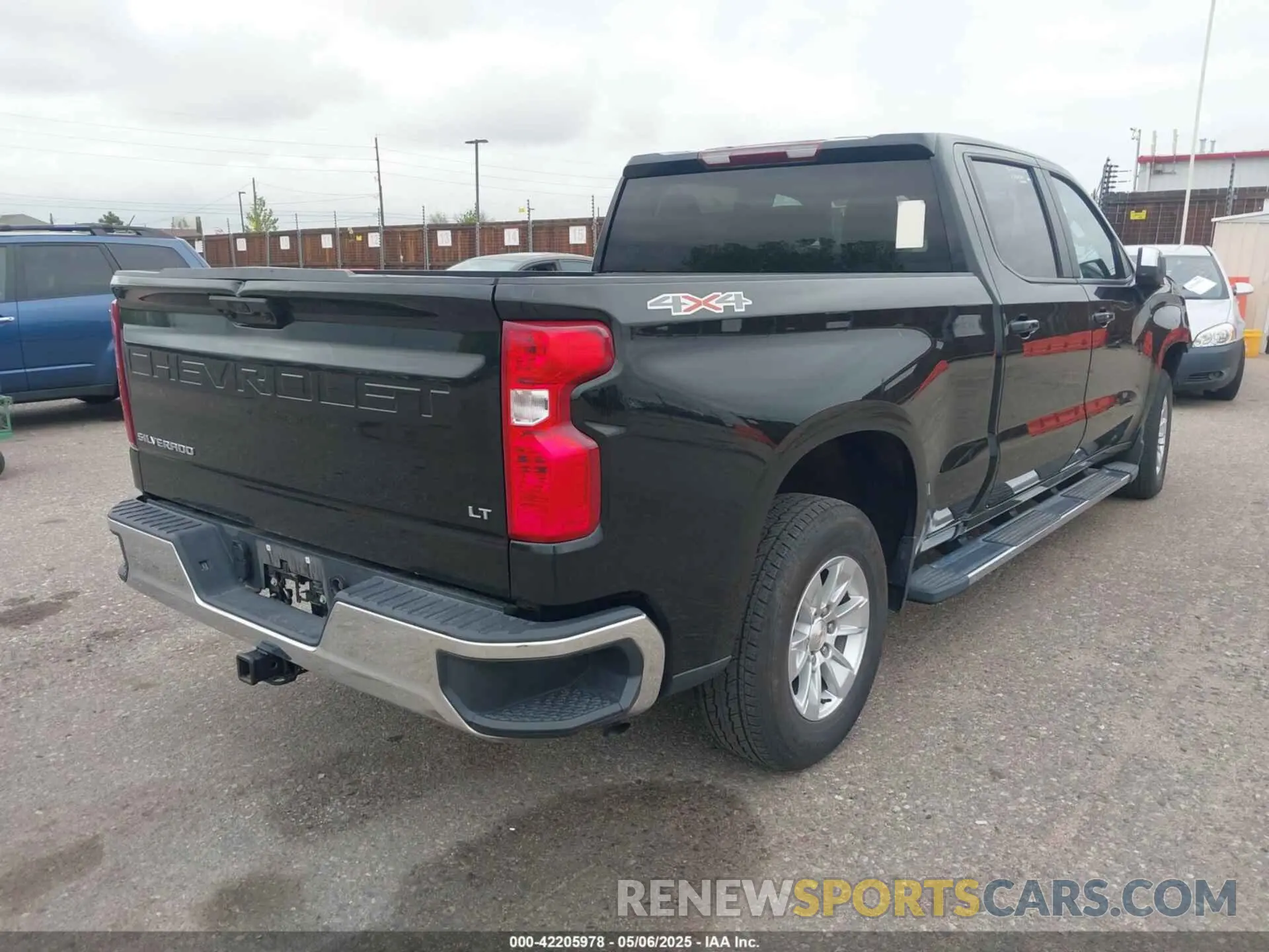 4 Photograph of a damaged car 1GCUDDED7RZ175394 CHEVROLET SILVERADO 1500 2024
