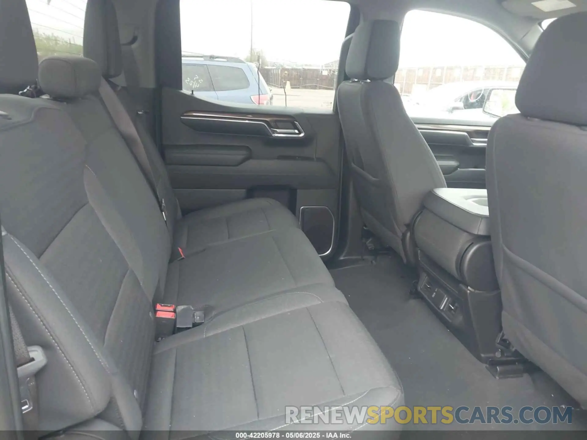 8 Photograph of a damaged car 1GCUDDED7RZ175394 CHEVROLET SILVERADO 1500 2024