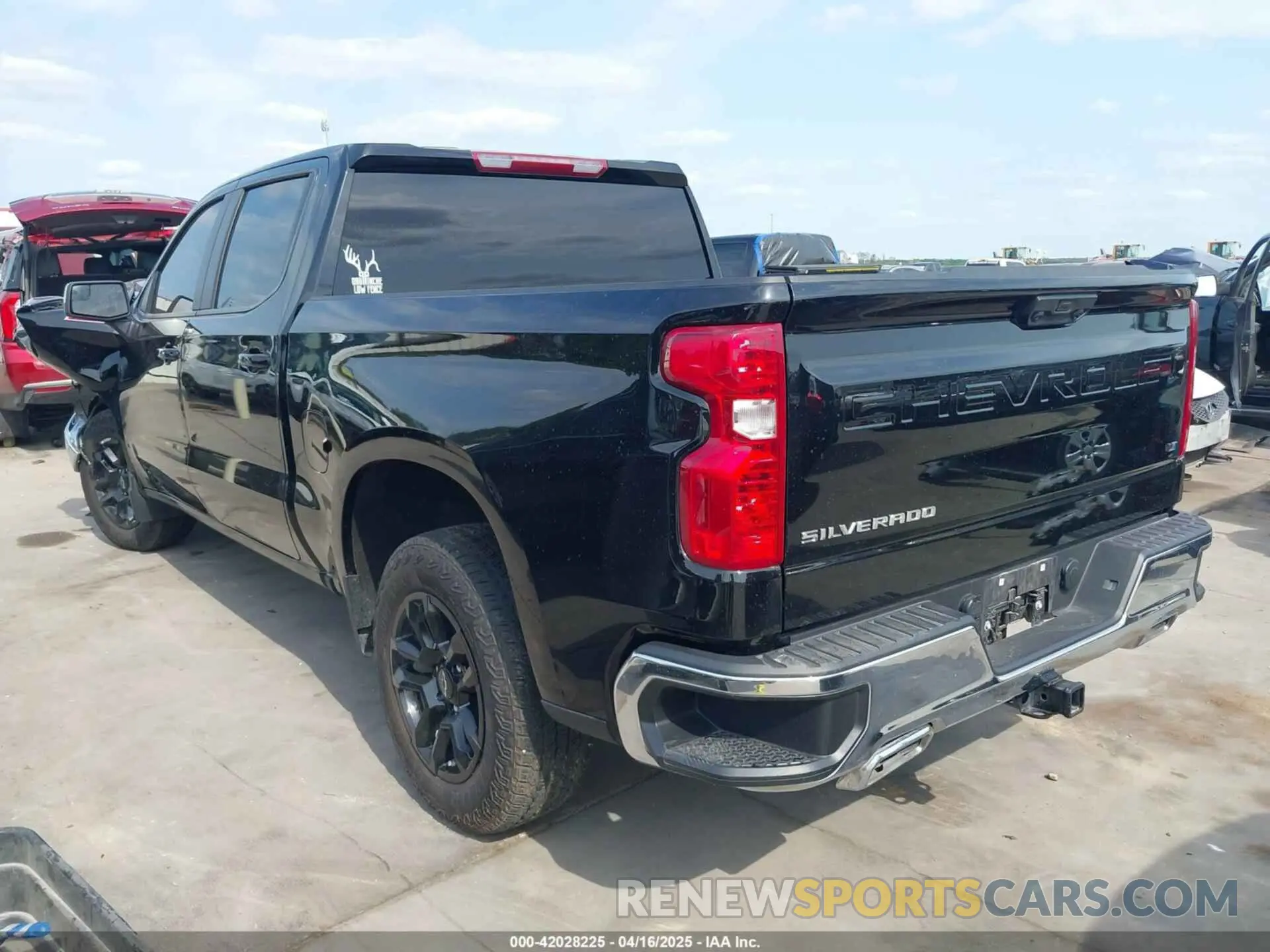 3 Photograph of a damaged car 1GCUDDED8RZ137642 CHEVROLET SILVERADO 1500 2024