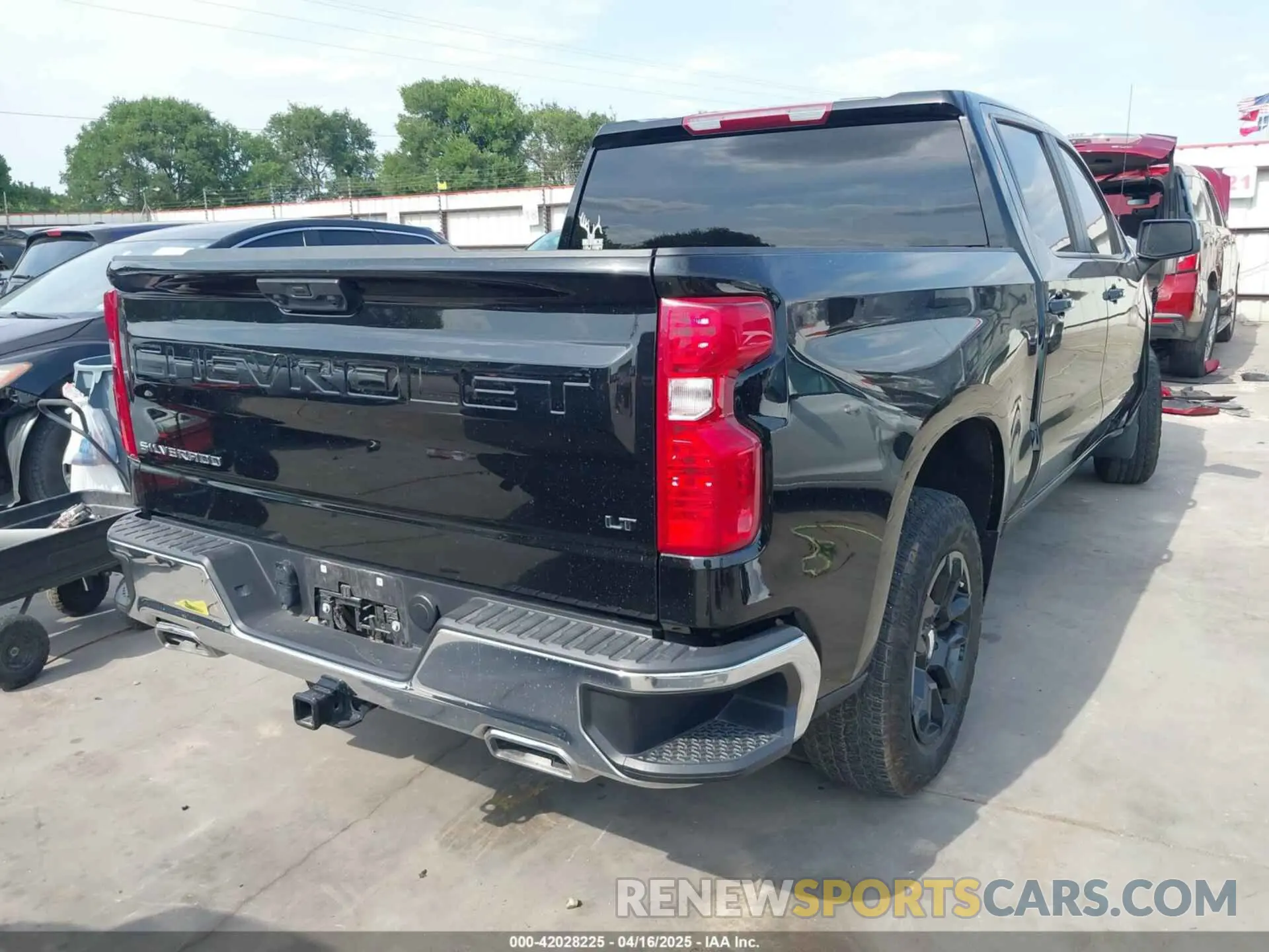 4 Photograph of a damaged car 1GCUDDED8RZ137642 CHEVROLET SILVERADO 1500 2024