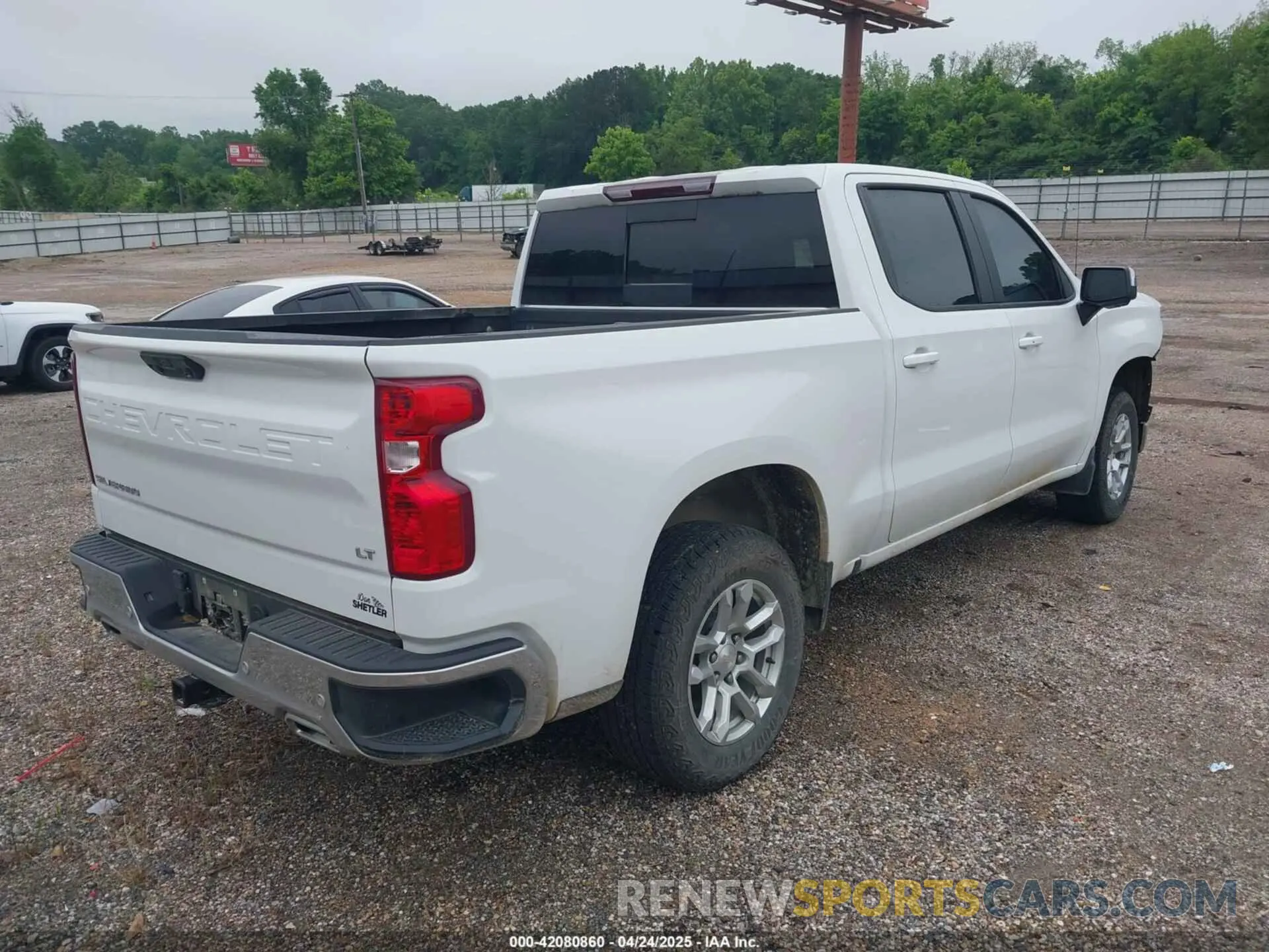 4 Photograph of a damaged car 1GCUDDEDXRZ166639 CHEVROLET SILVERADO 1500 2024
