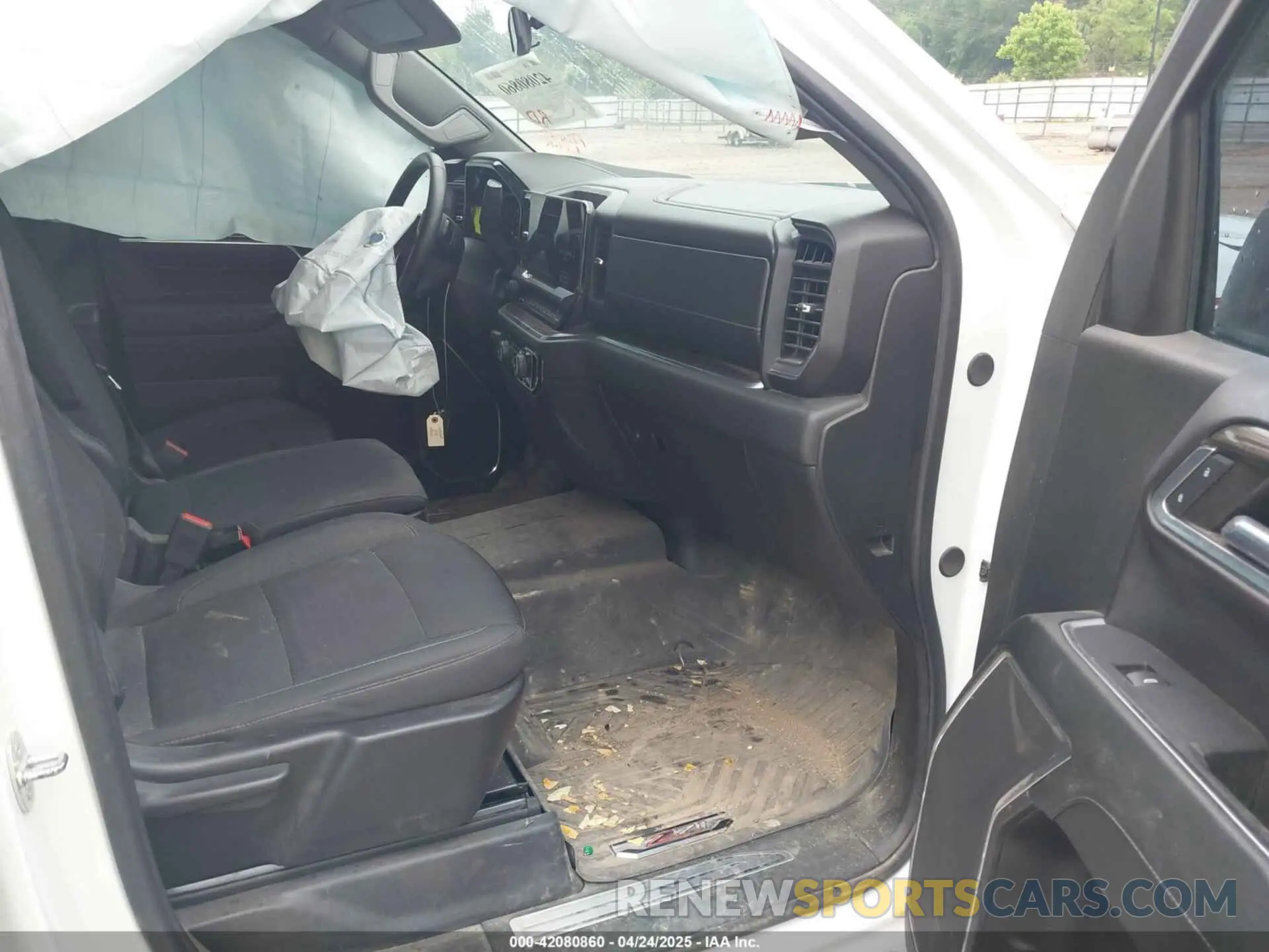 5 Photograph of a damaged car 1GCUDDEDXRZ166639 CHEVROLET SILVERADO 1500 2024