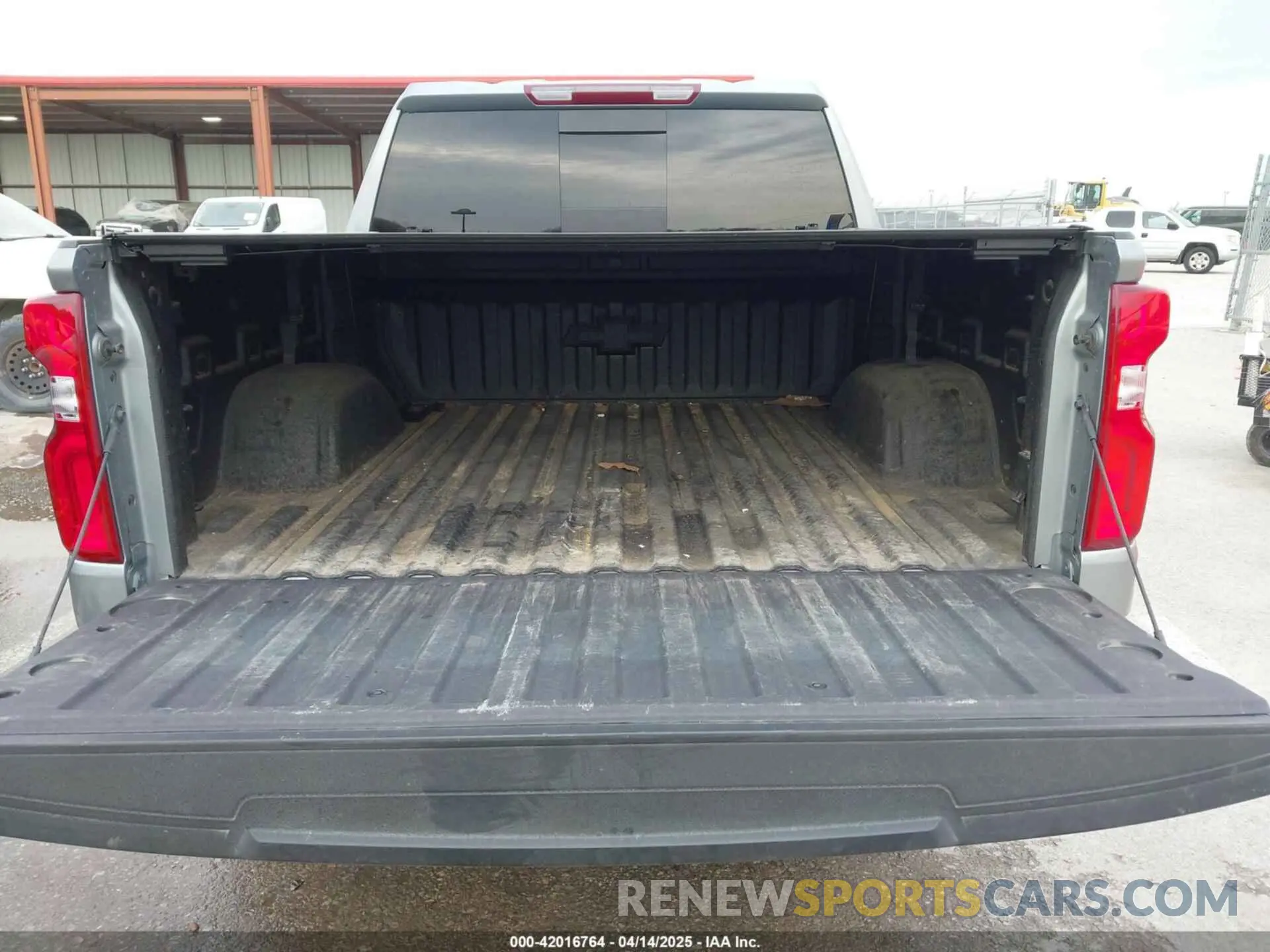 18 Photograph of a damaged car 1GCUDEE80RZ255354 CHEVROLET SILVERADO 1500 2024