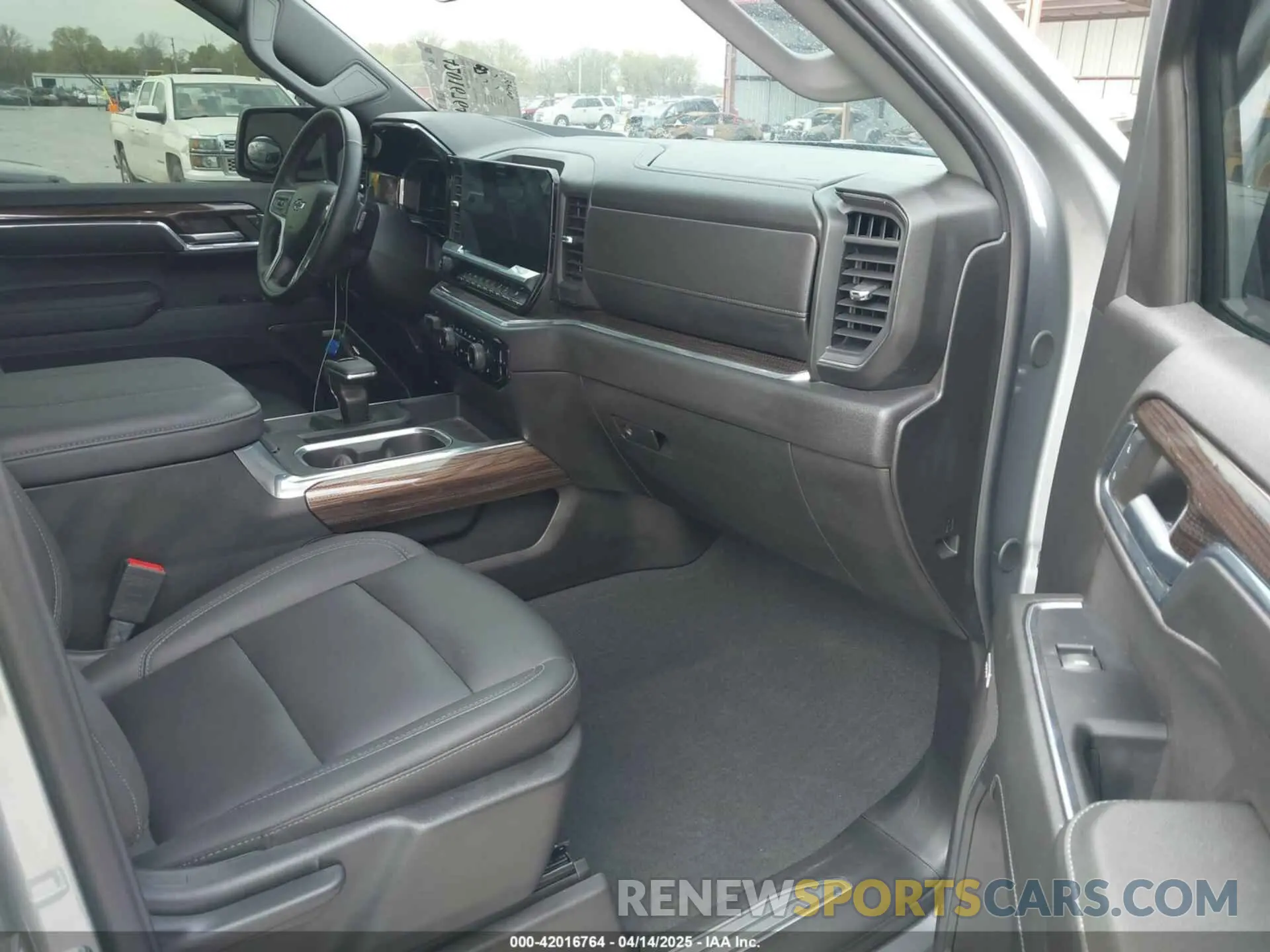 5 Photograph of a damaged car 1GCUDEE80RZ255354 CHEVROLET SILVERADO 1500 2024