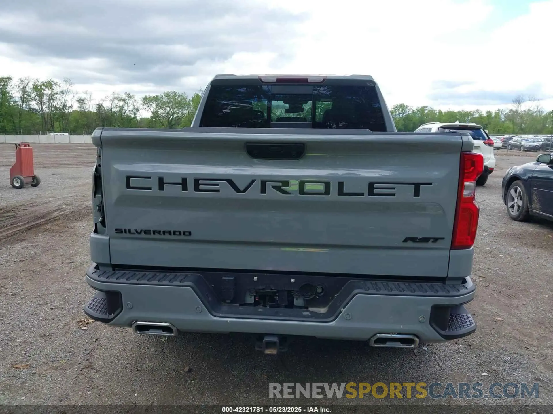 17 Photograph of a damaged car 1GCUDEE87RZ193564 CHEVROLET SILVERADO 1500 2024
