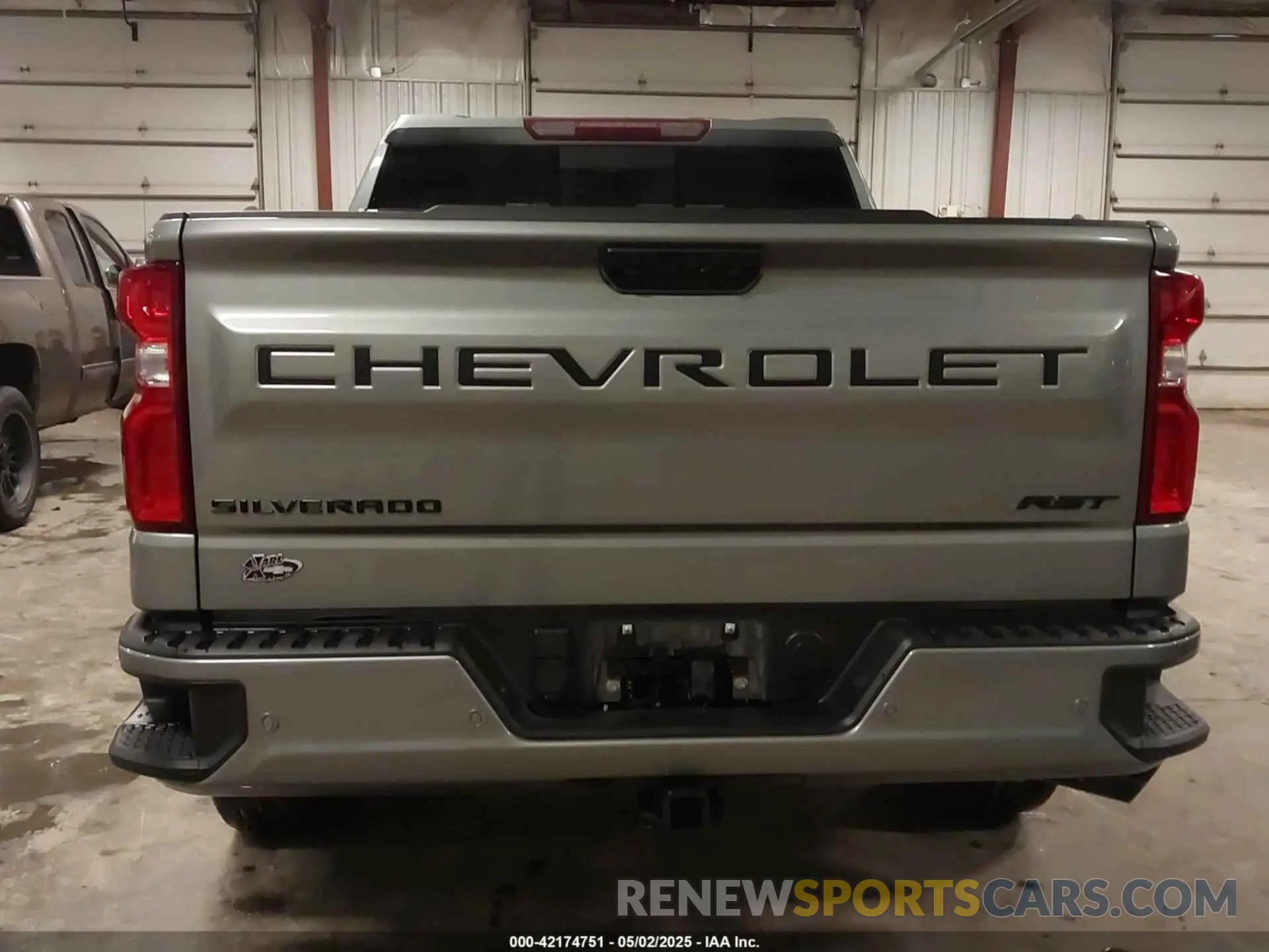 17 Photograph of a damaged car 1GCUDEE88RZ262021 CHEVROLET SILVERADO 1500 2024
