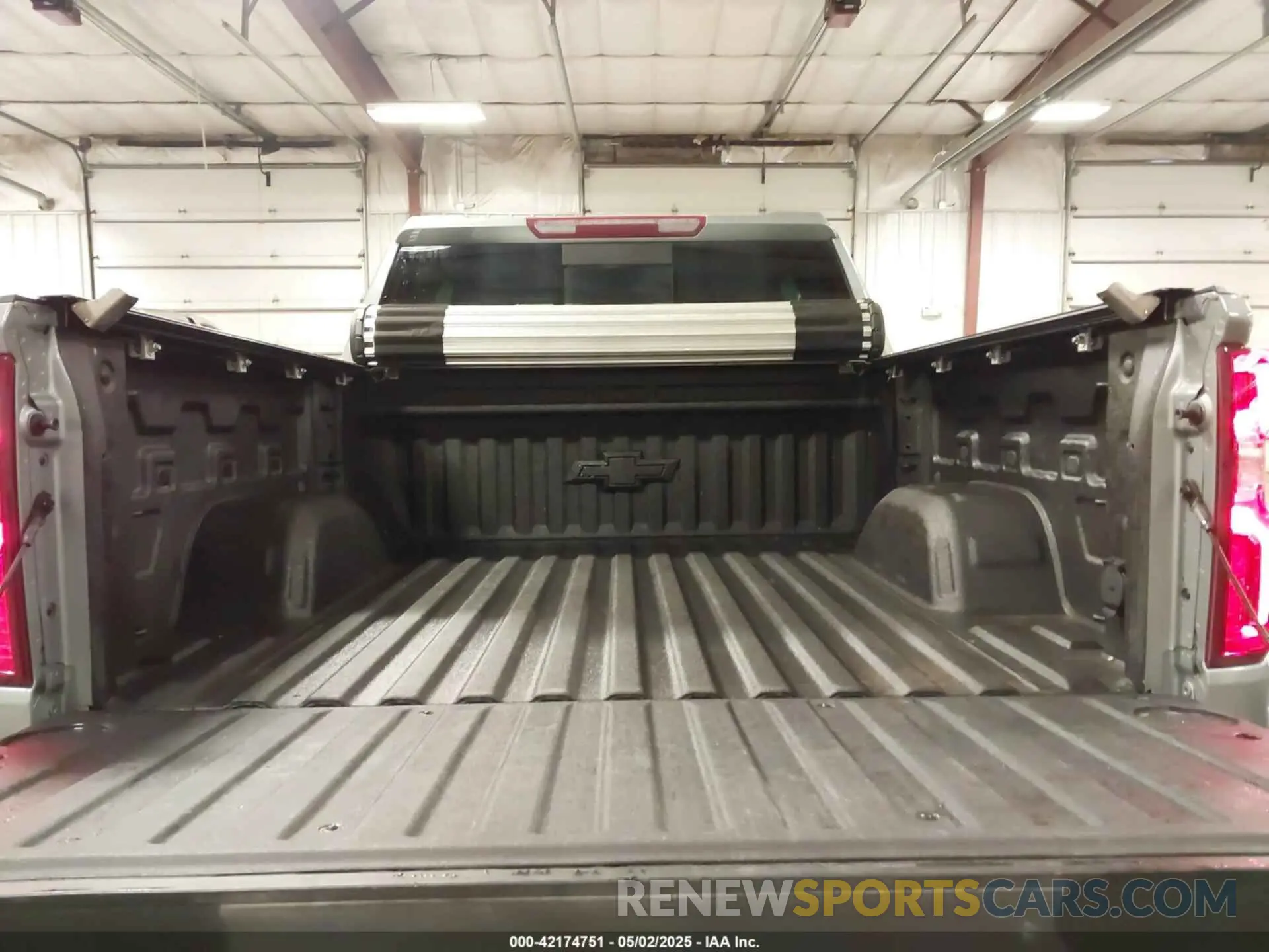 18 Photograph of a damaged car 1GCUDEE88RZ262021 CHEVROLET SILVERADO 1500 2024
