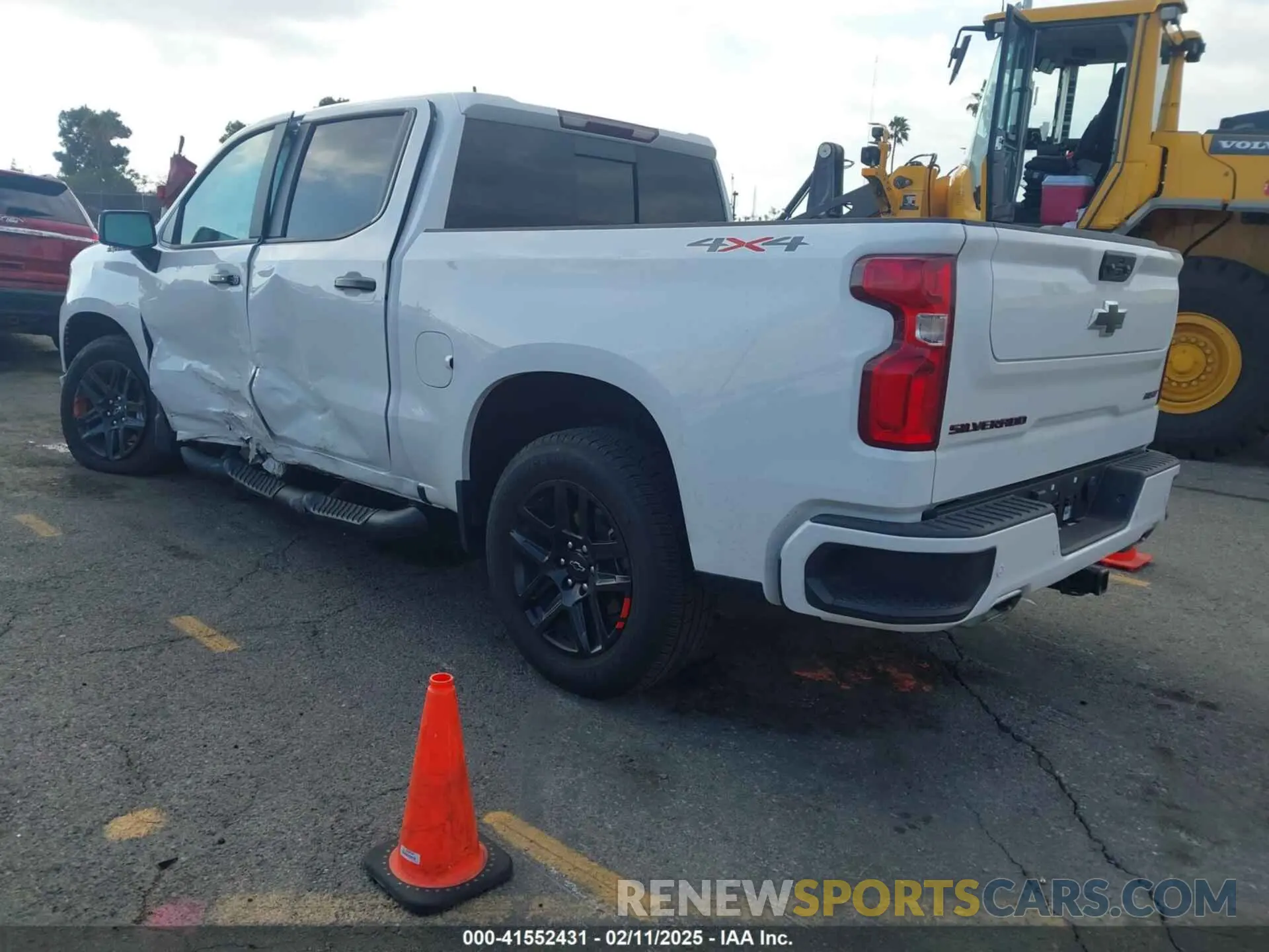 3 Photograph of a damaged car 1GCUDEED2RZ105033 CHEVROLET SILVERADO 1500 2024