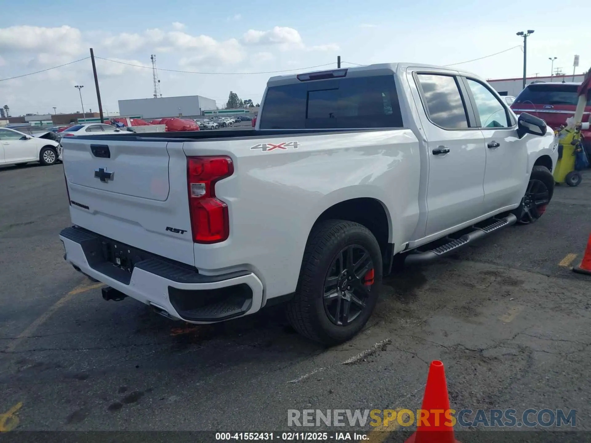 4 Photograph of a damaged car 1GCUDEED2RZ105033 CHEVROLET SILVERADO 1500 2024
