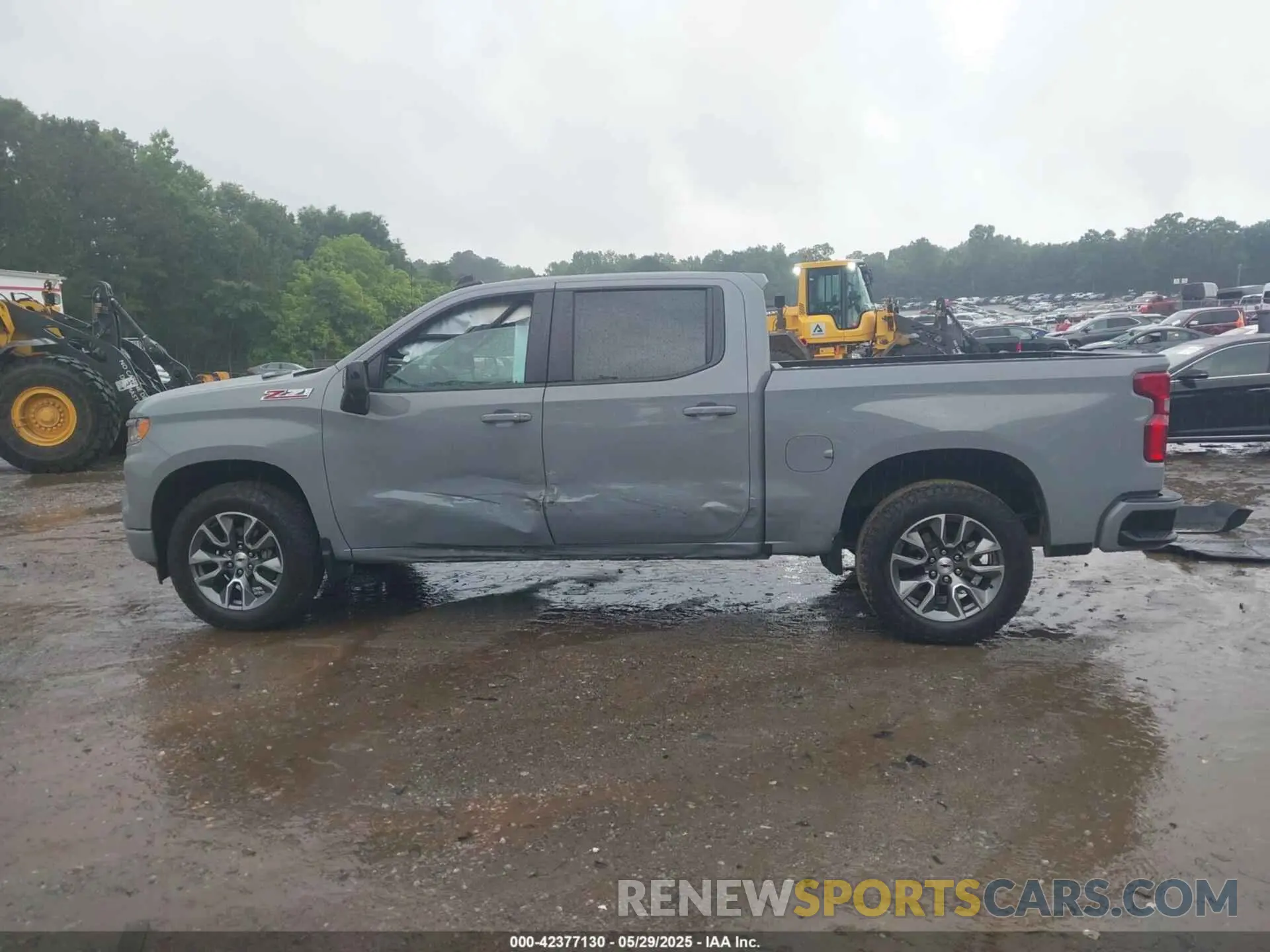 14 Photograph of a damaged car 1GCUDEED3RZ370320 CHEVROLET SILVERADO 1500 2024