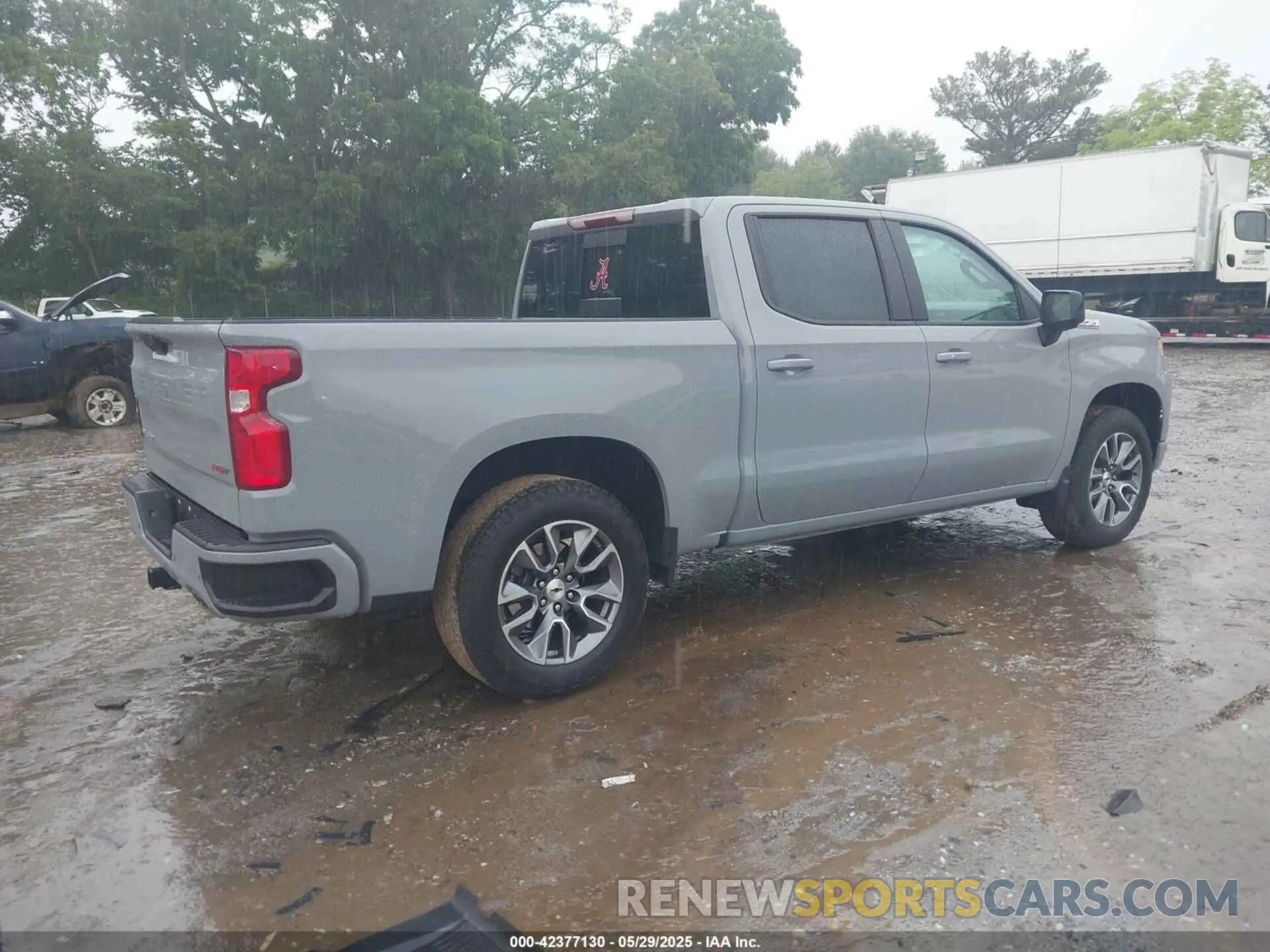 4 Photograph of a damaged car 1GCUDEED3RZ370320 CHEVROLET SILVERADO 1500 2024