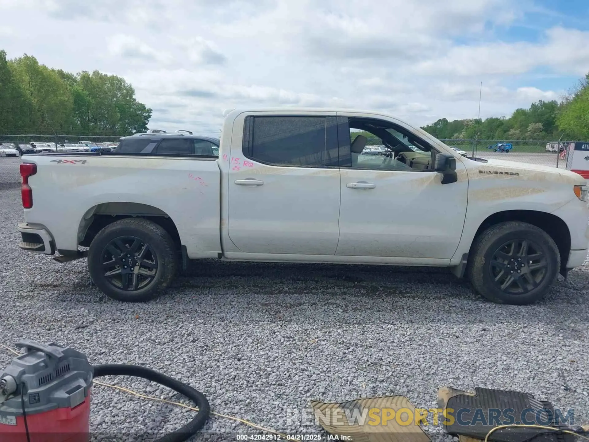 13 Photograph of a damaged car 1GCUDEED8RZ371771 CHEVROLET SILVERADO 1500 2024