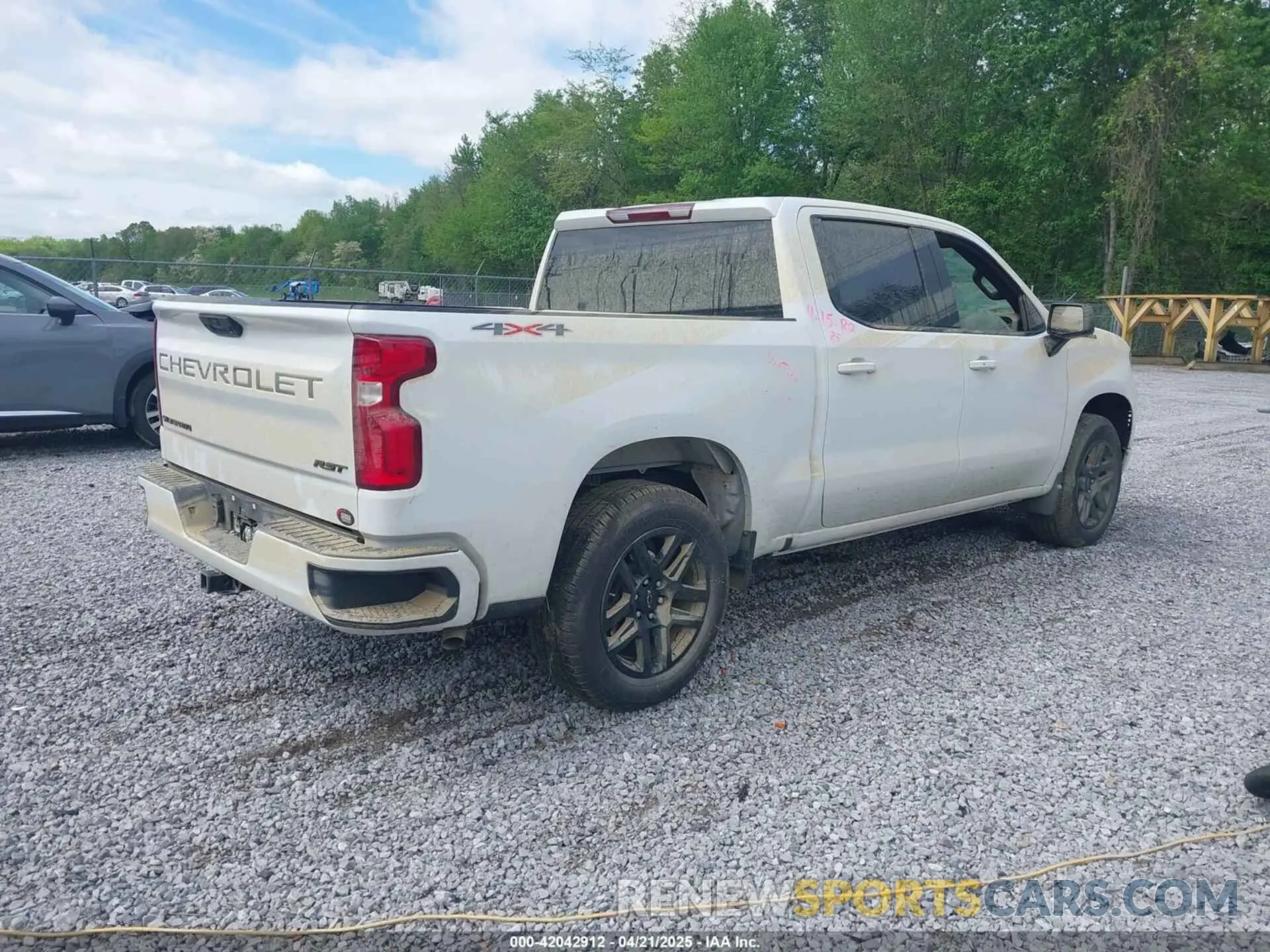 4 Photograph of a damaged car 1GCUDEED8RZ371771 CHEVROLET SILVERADO 1500 2024