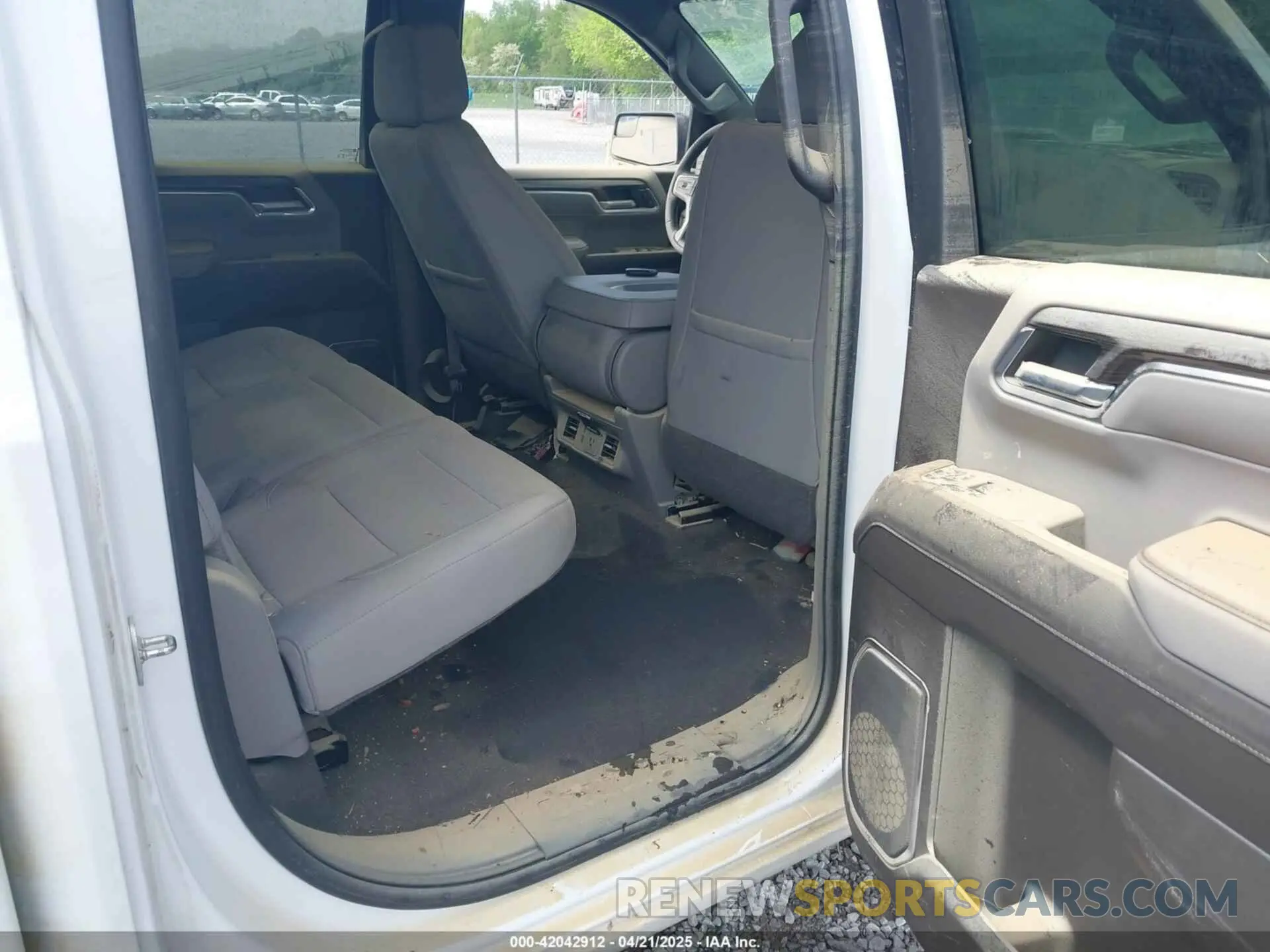 8 Photograph of a damaged car 1GCUDEED8RZ371771 CHEVROLET SILVERADO 1500 2024