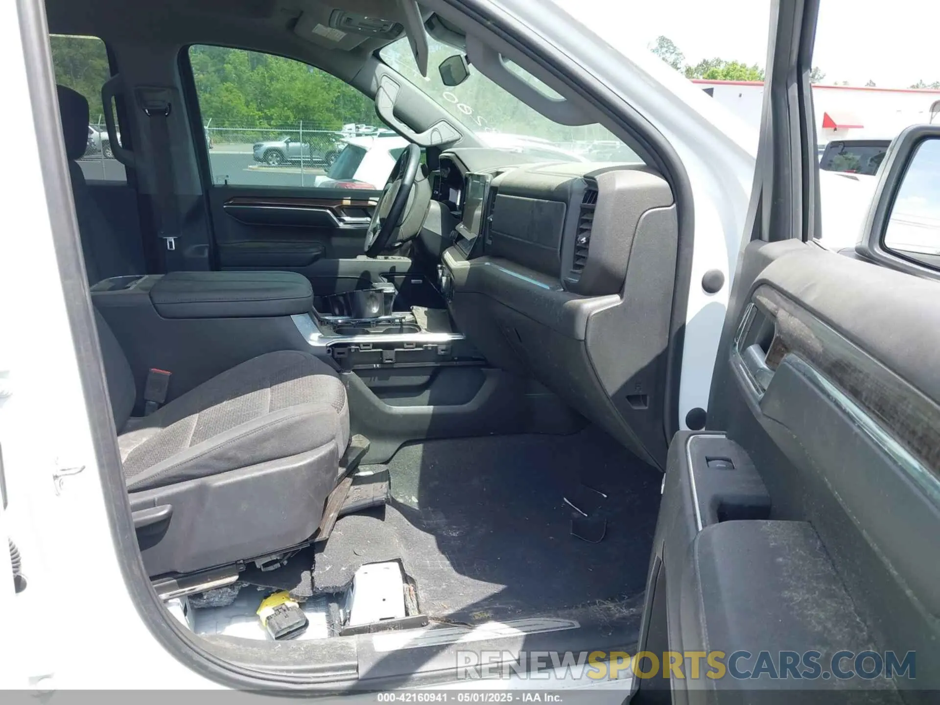 5 Photograph of a damaged car 1GCUDEEL0RZ108200 CHEVROLET SILVERADO 1500 2024