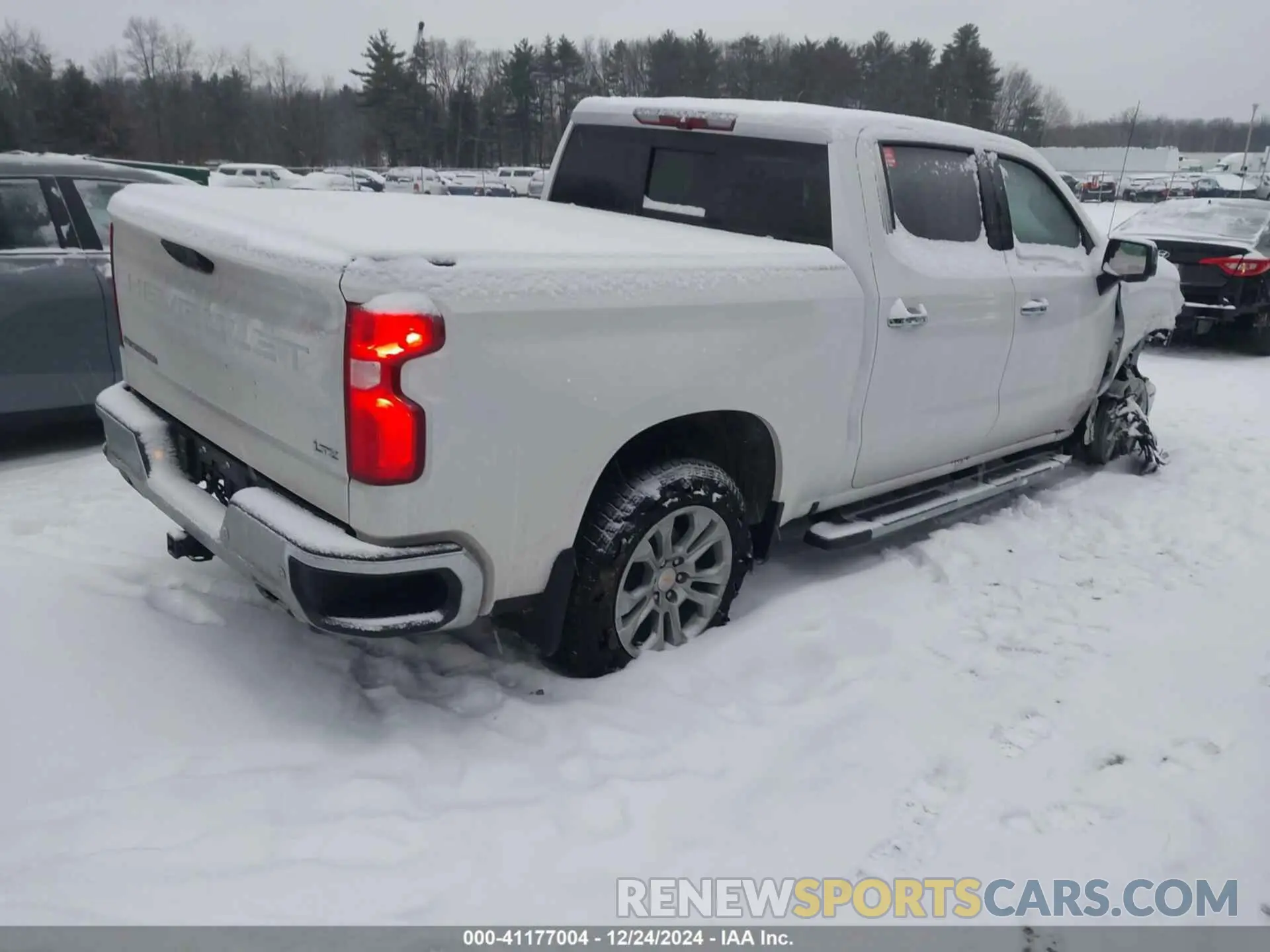 4 Photograph of a damaged car 1GCUDGED0RZ401759 CHEVROLET SILVERADO 1500 2024