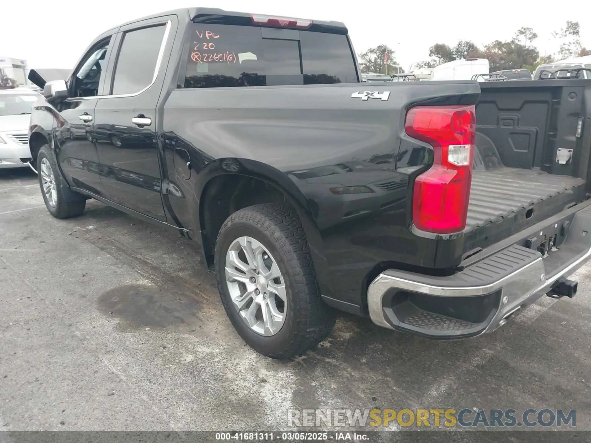 3 Photograph of a damaged car 1GCUDGEL3RZ105870 CHEVROLET SILVERADO 1500 2024