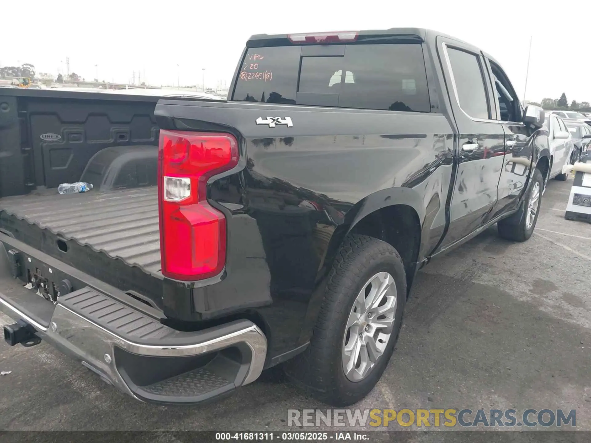 4 Photograph of a damaged car 1GCUDGEL3RZ105870 CHEVROLET SILVERADO 1500 2024