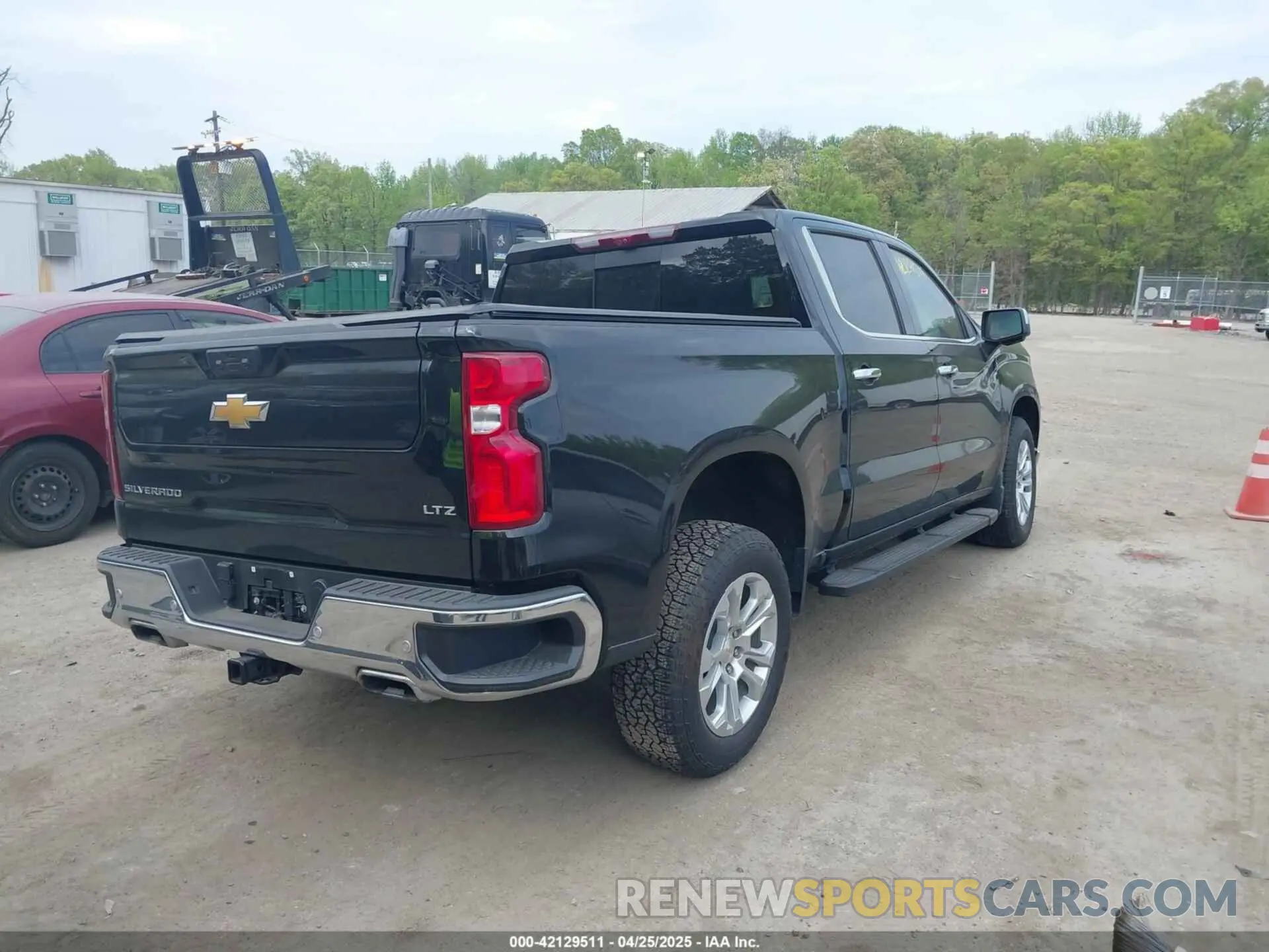 4 Photograph of a damaged car 1GCUDGELXRZ250646 CHEVROLET SILVERADO 1500 2024
