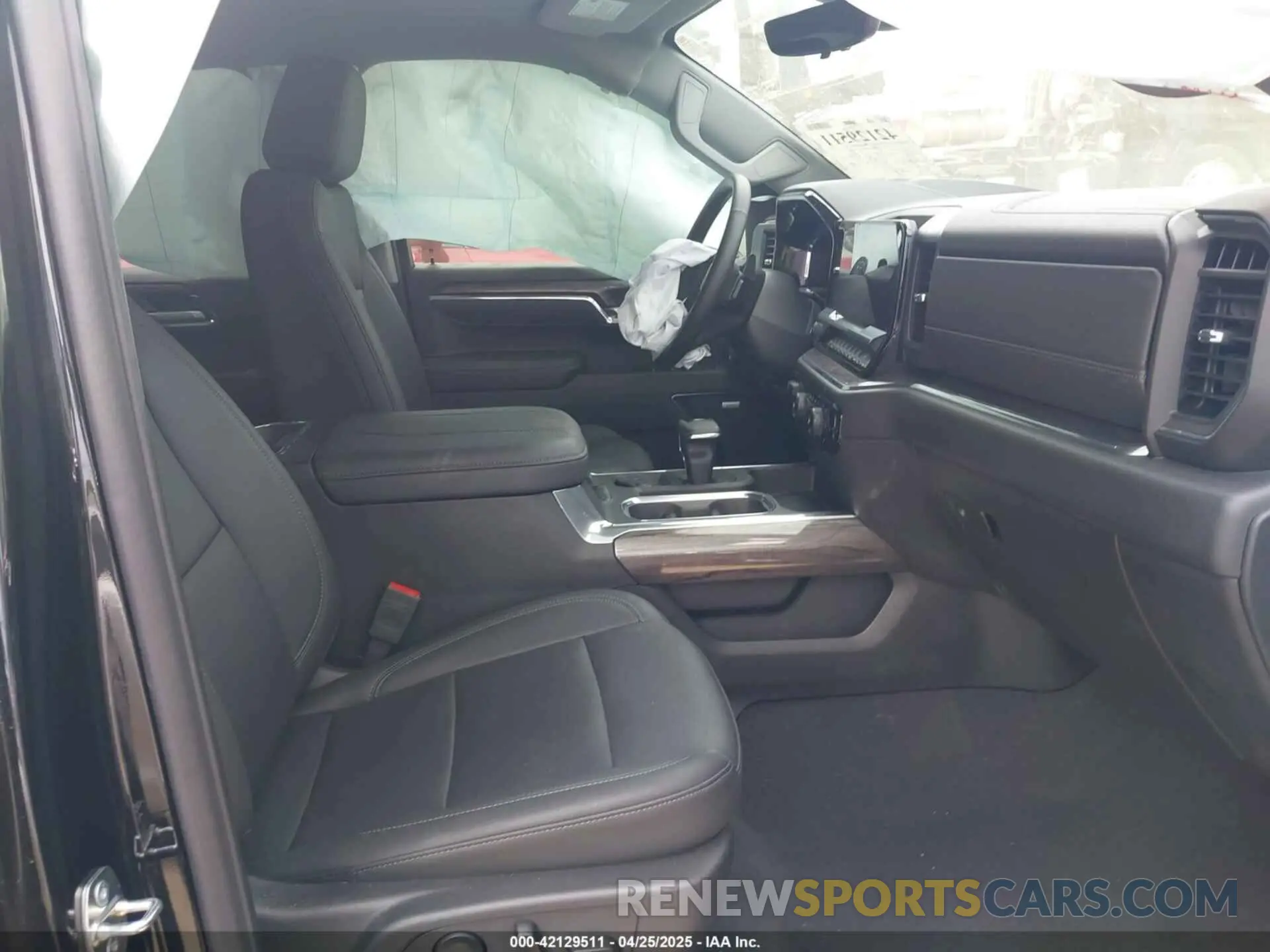 5 Photograph of a damaged car 1GCUDGELXRZ250646 CHEVROLET SILVERADO 1500 2024