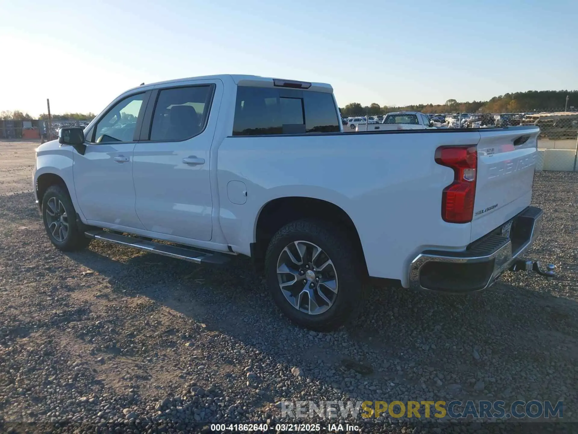 3 Photograph of a damaged car 2GCUDDED1R1221617 CHEVROLET SILVERADO 1500 2024