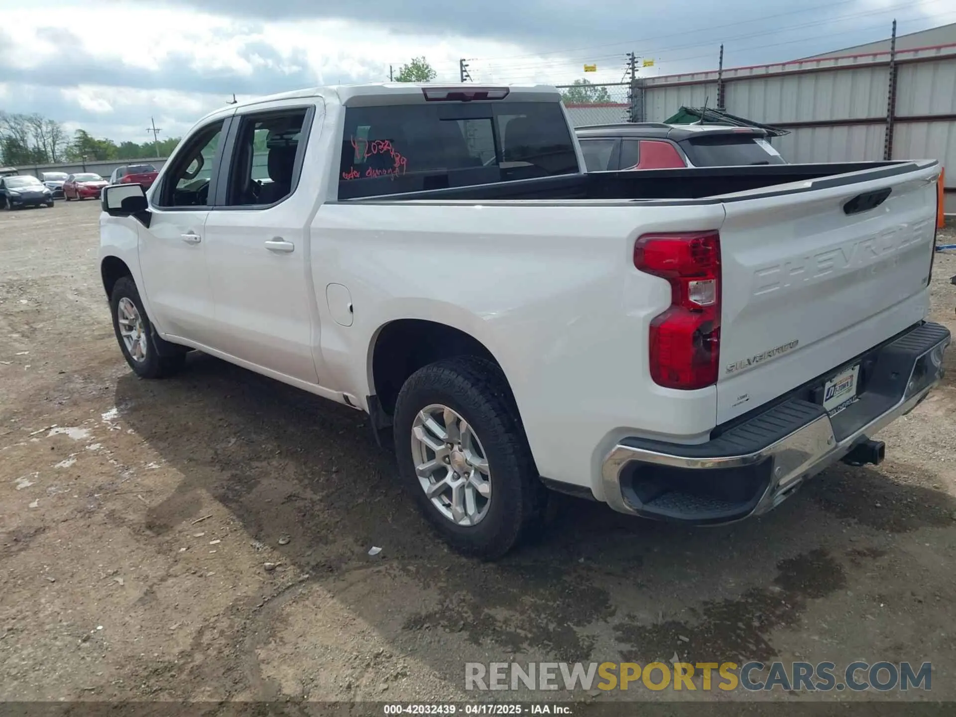 3 Photograph of a damaged car 2GCUDDED3R1209582 CHEVROLET SILVERADO 1500 2024